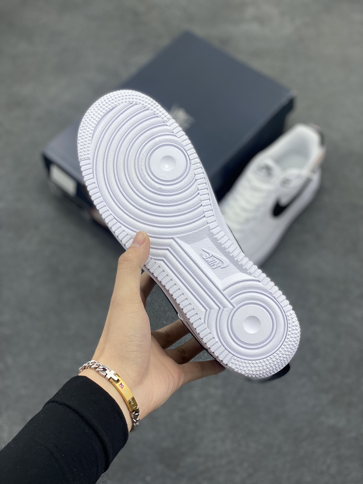 图片[5]-Air Force 1\’ 07 白黑 原楦头原纸板 打造纯正空军版型 专注外贸渠道 全掌内置蜂窝气垫 #原盒配件 原厂中底钢印、拉帮完美 货号：HV9509-100 尺码：36 36.5 37.5 38 38.5 39 40 40.5 41 42 42.5 43 44 44.5 45-选品中心