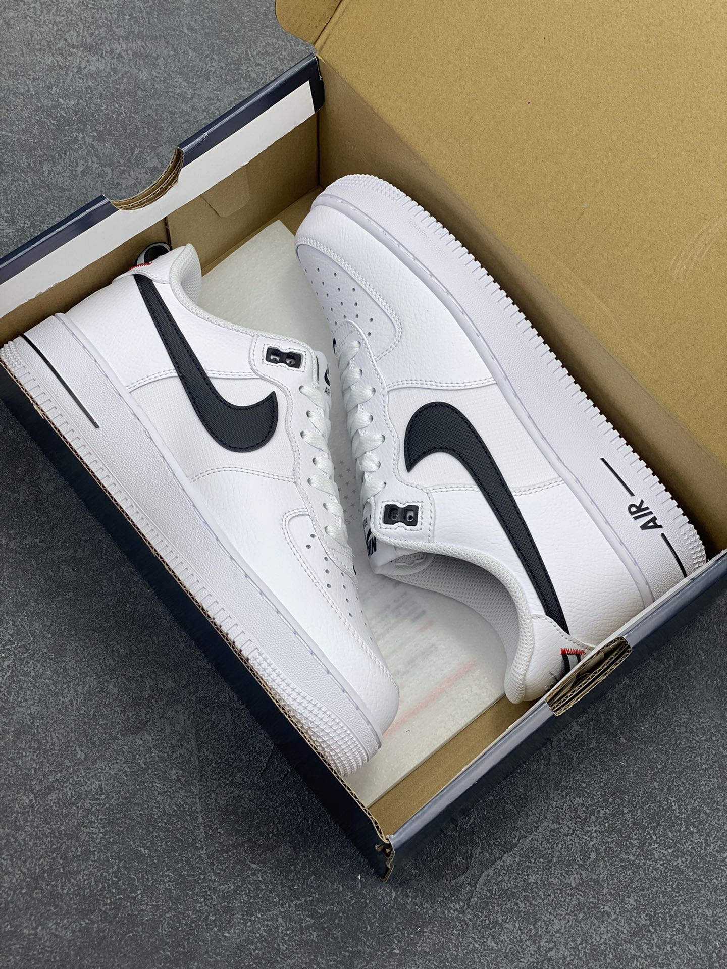 图片[9]-Air Force 1\’ 07 白黑 原楦头原纸板 打造纯正空军版型 专注外贸渠道 全掌内置蜂窝气垫 #原盒配件 原厂中底钢印、拉帮完美 货号：HV9509-100 尺码：36 36.5 37.5 38 38.5 39 40 40.5 41 42 42.5 43 44 44.5 45-选品中心