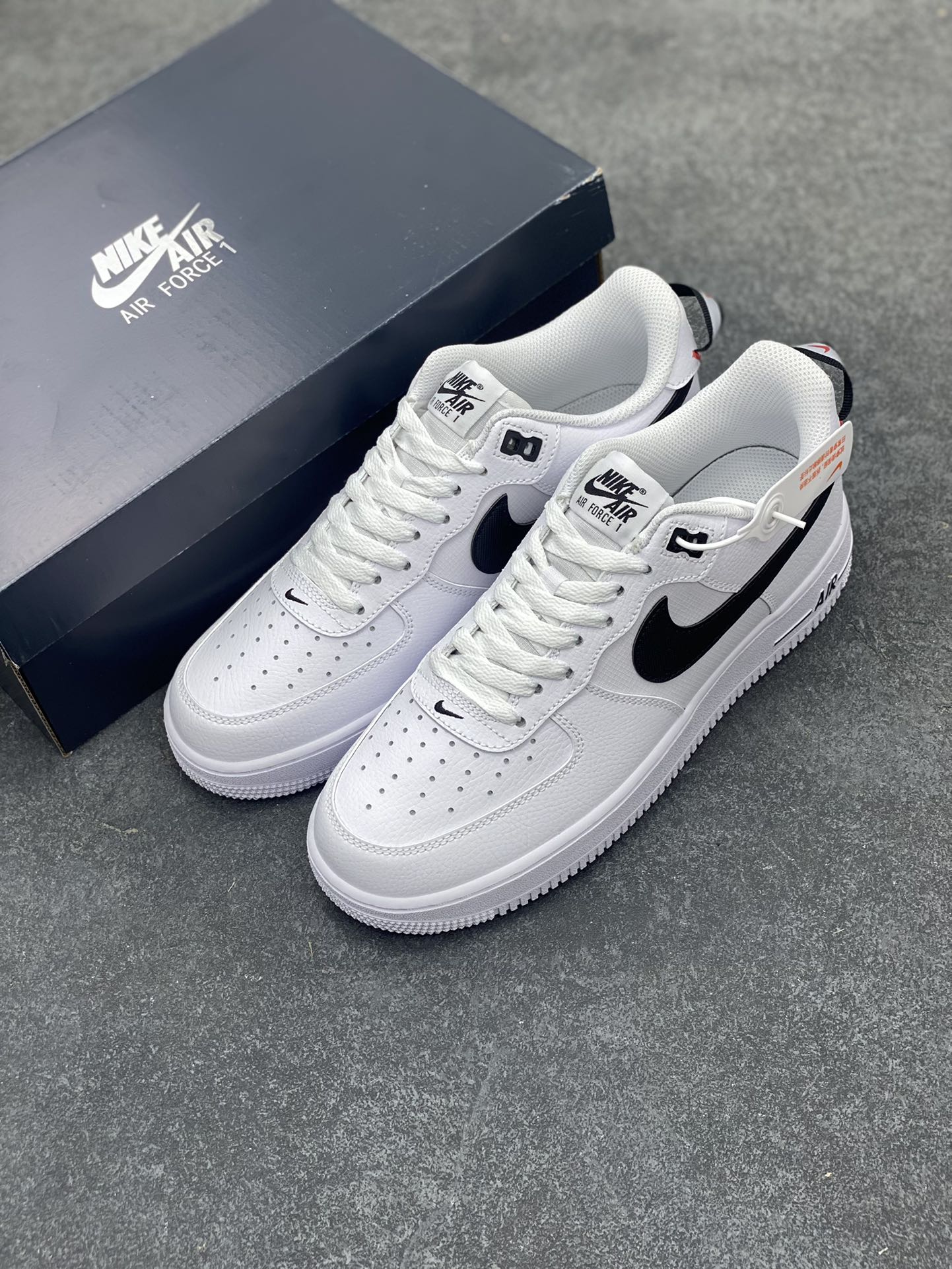 图片[8]-Air Force 1\’ 07 白黑 原楦头原纸板 打造纯正空军版型 专注外贸渠道 全掌内置蜂窝气垫 #原盒配件 原厂中底钢印、拉帮完美 货号：HV9509-100 尺码：36 36.5 37.5 38 38.5 39 40 40.5 41 42 42.5 43 44 44.5 45-选品中心