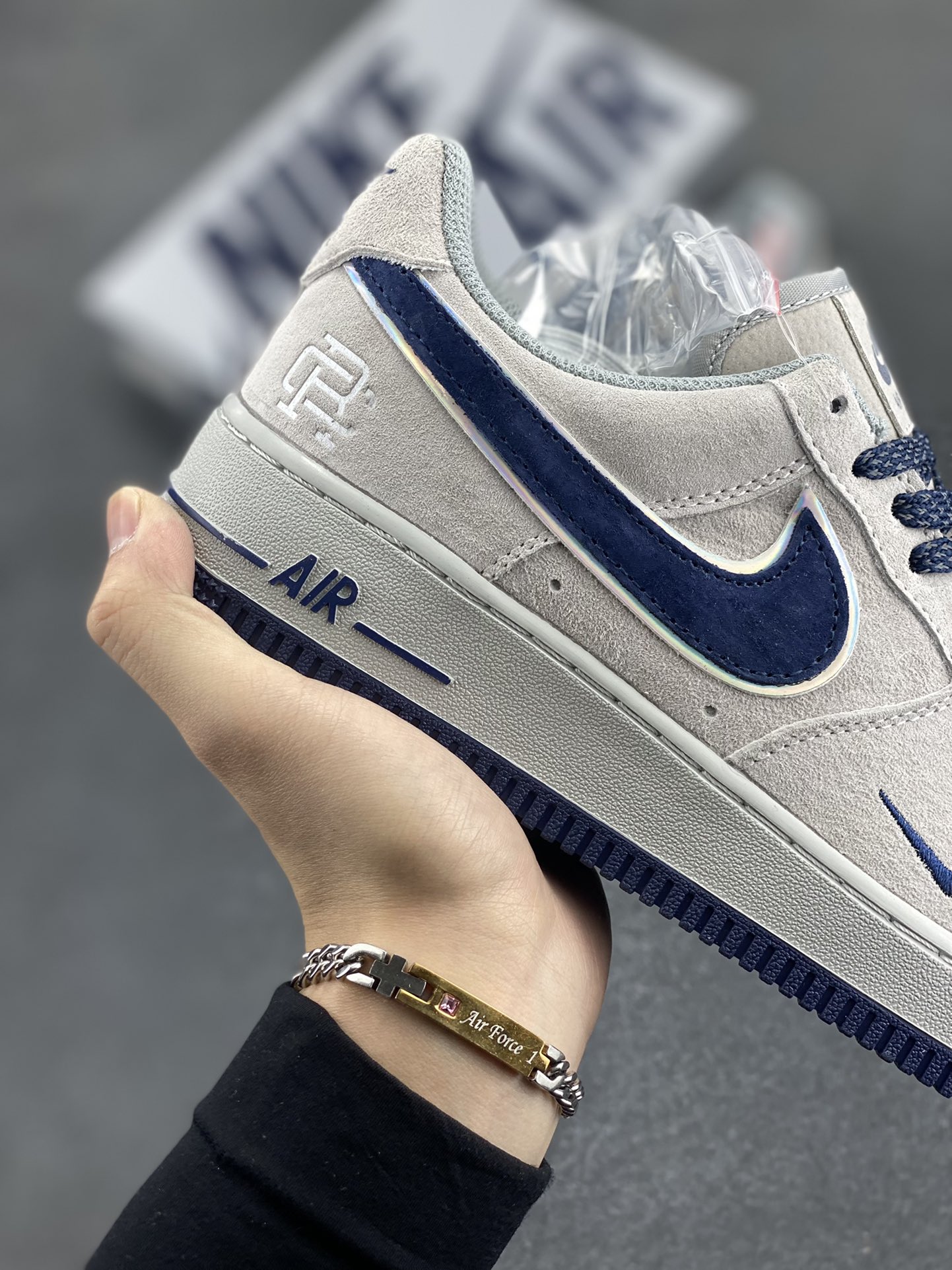 图片[6]-NIke Air Force 1 \’07 Low 麂皮深蓝卫冕冠军 小勾满天星空军一号中帮运动休闲板鞋 3M反光进口麂皮 原装鞋盒原楦头原纸板 内置全掌气垫 高清洁度 货号：WW5021-626 尺码：36 36.5 37.5 38 38.5 39 40 40.5 41 42 42.5 43 44 44.5 45-选品中心