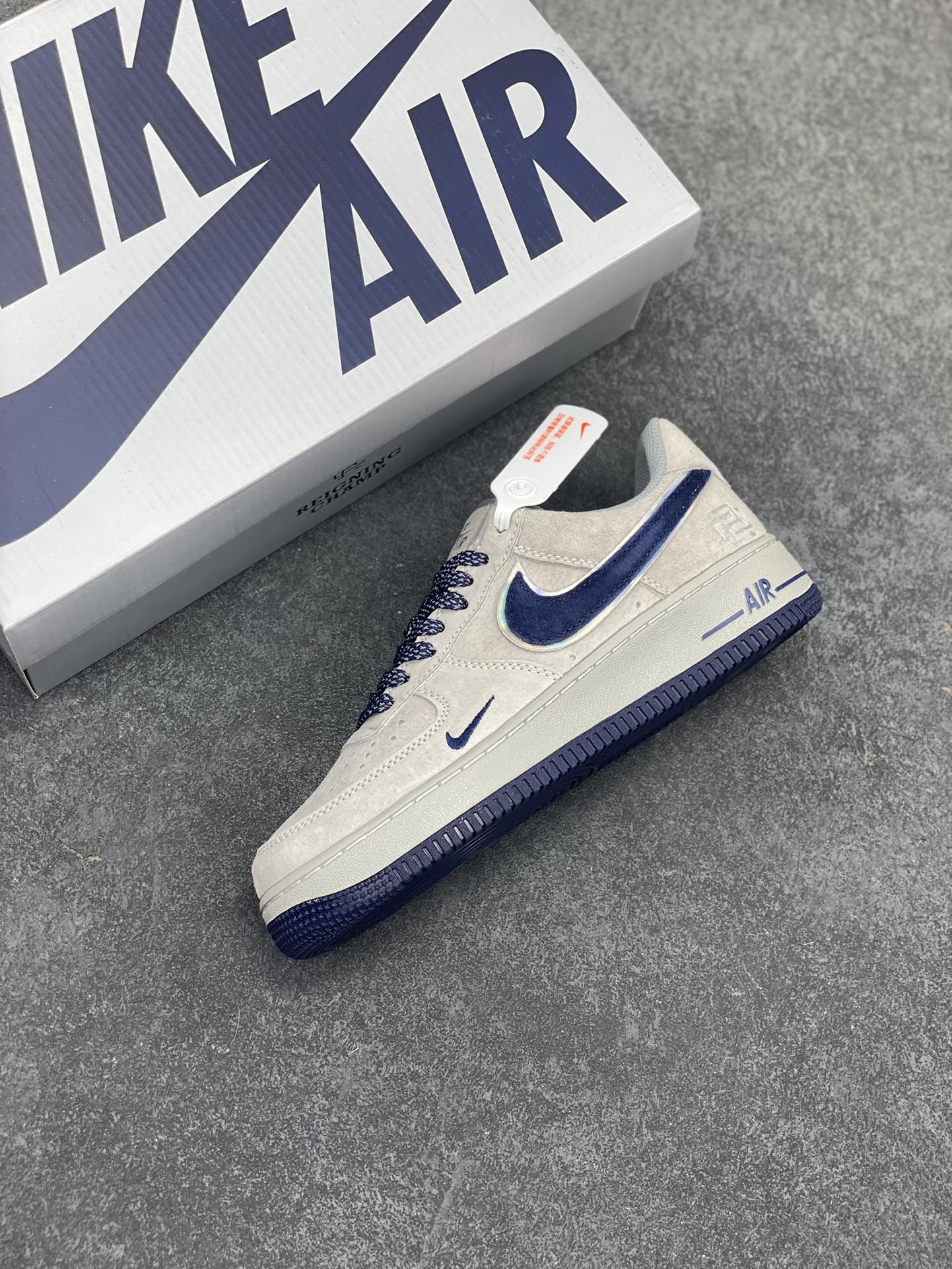 图片[7]-NIke Air Force 1 \’07 Low 麂皮深蓝卫冕冠军 小勾满天星空军一号中帮运动休闲板鞋 3M反光进口麂皮 原装鞋盒原楦头原纸板 内置全掌气垫 高清洁度 货号：WW5021-626 尺码：36 36.5 37.5 38 38.5 39 40 40.5 41 42 42.5 43 44 44.5 45-选品中心
