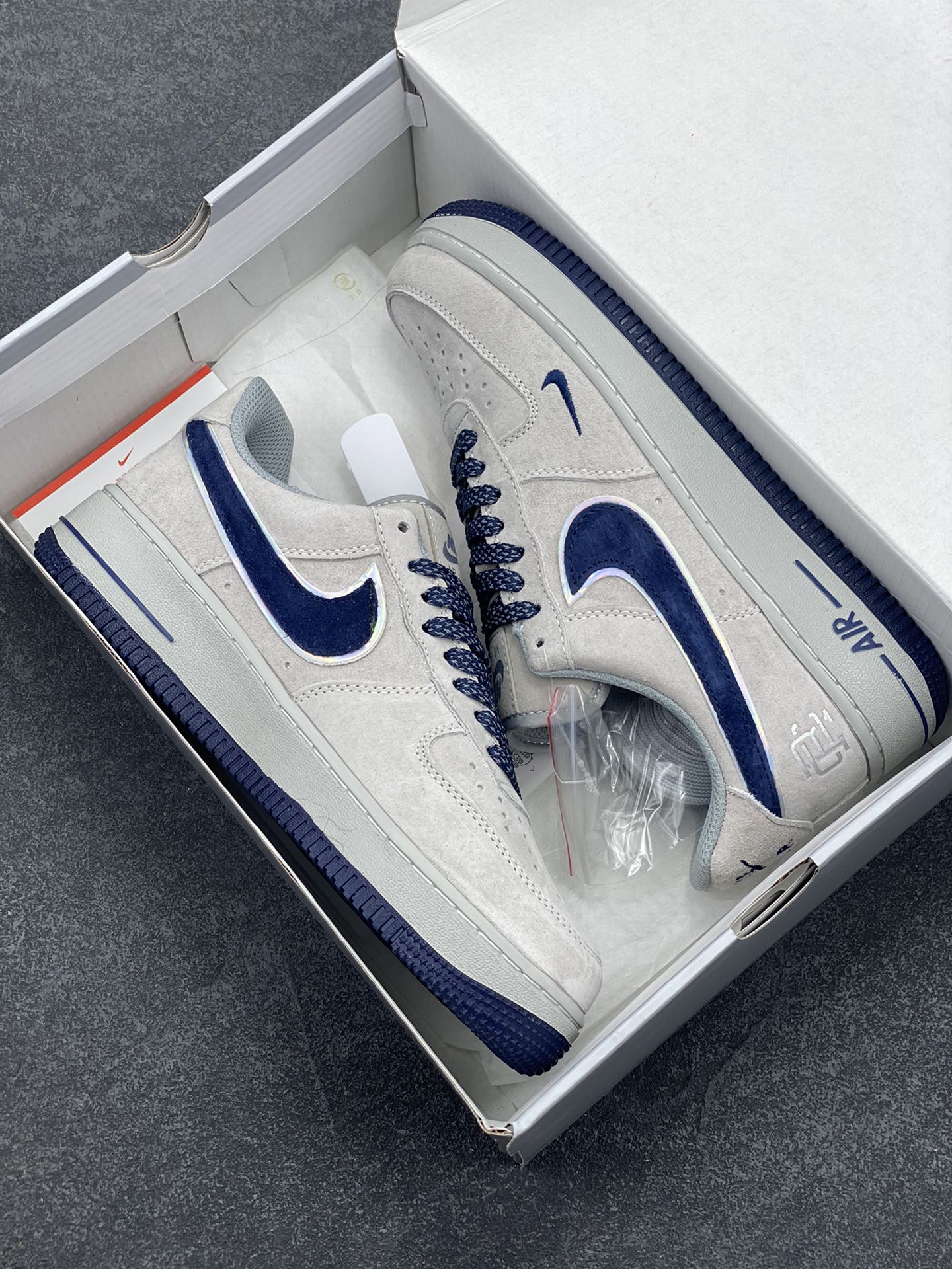 图片[9]-NIke Air Force 1 \’07 Low 麂皮深蓝卫冕冠军 小勾满天星空军一号中帮运动休闲板鞋 3M反光进口麂皮 原装鞋盒原楦头原纸板 内置全掌气垫 高清洁度 货号：WW5021-626 尺码：36 36.5 37.5 38 38.5 39 40 40.5 41 42 42.5 43 44 44.5 45-选品中心