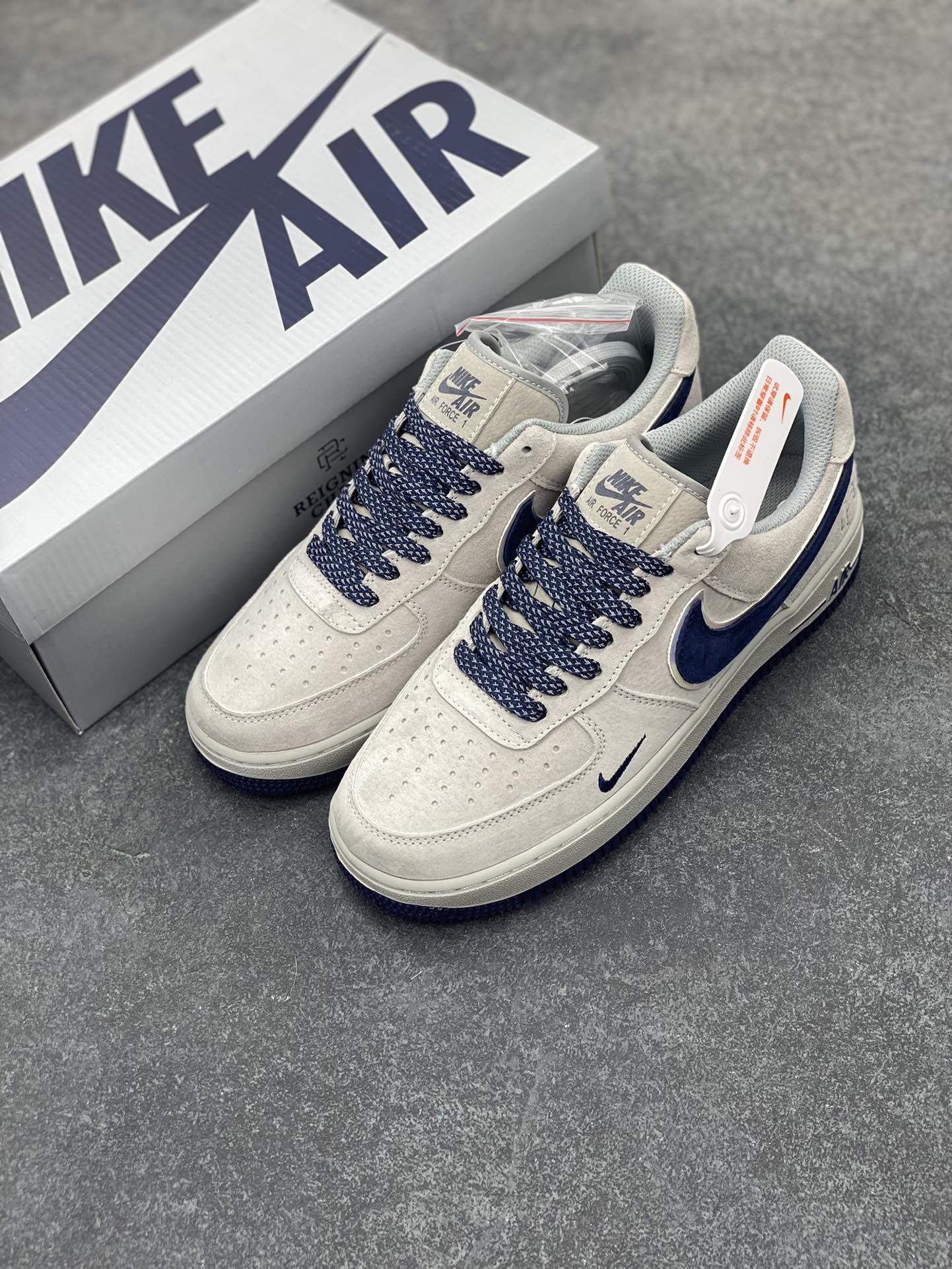 图片[8]-NIke Air Force 1 \’07 Low 麂皮深蓝卫冕冠军 小勾满天星空军一号中帮运动休闲板鞋 3M反光进口麂皮 原装鞋盒原楦头原纸板 内置全掌气垫 高清洁度 货号：WW5021-626 尺码：36 36.5 37.5 38 38.5 39 40 40.5 41 42 42.5 43 44 44.5 45-选品中心