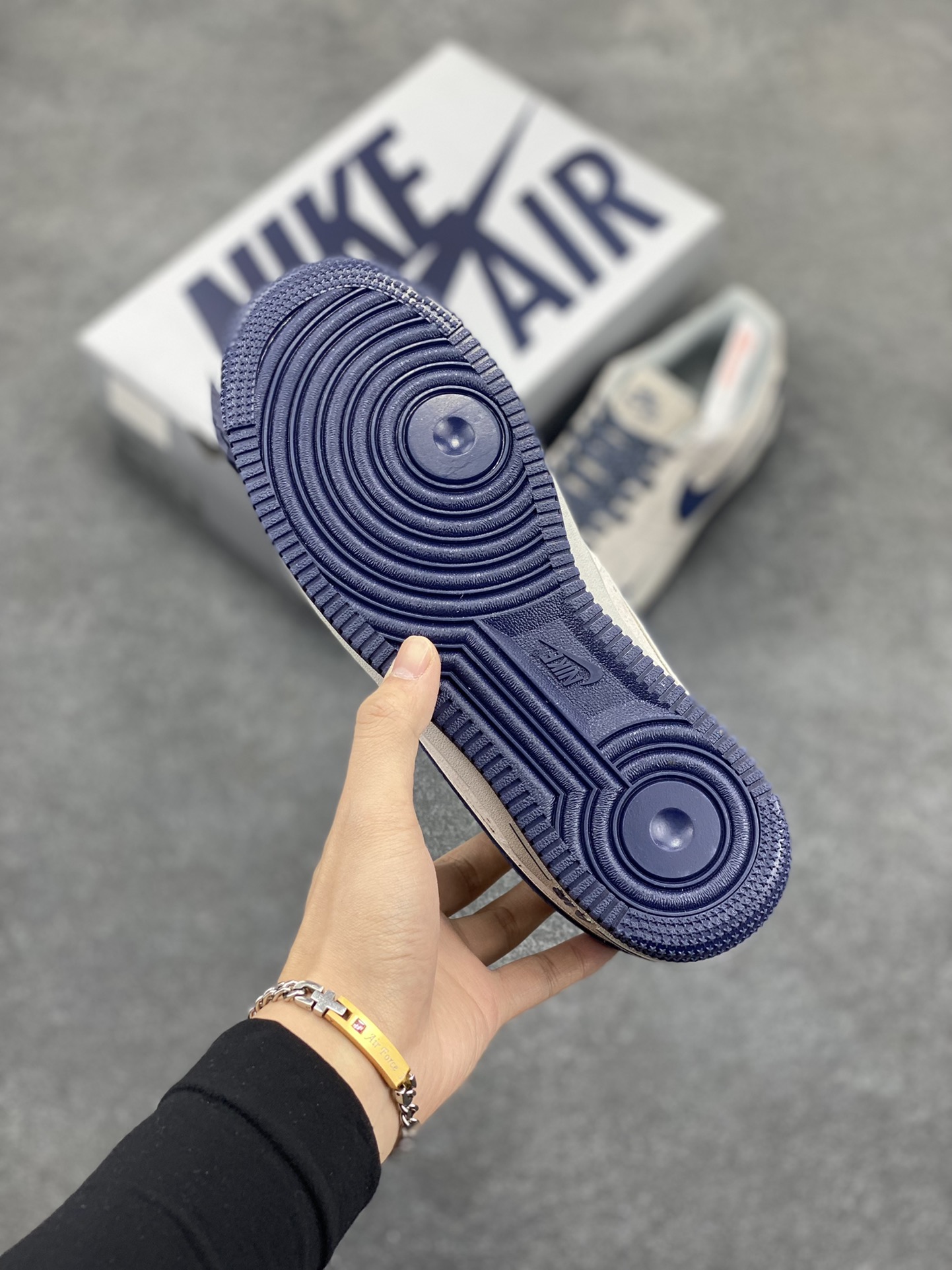 图片[5]-NIke Air Force 1 \’07 Low 麂皮深蓝卫冕冠军 小勾满天星空军一号中帮运动休闲板鞋 3M反光进口麂皮 原装鞋盒原楦头原纸板 内置全掌气垫 高清洁度 货号：WW5021-626 尺码：36 36.5 37.5 38 38.5 39 40 40.5 41 42 42.5 43 44 44.5 45-选品中心