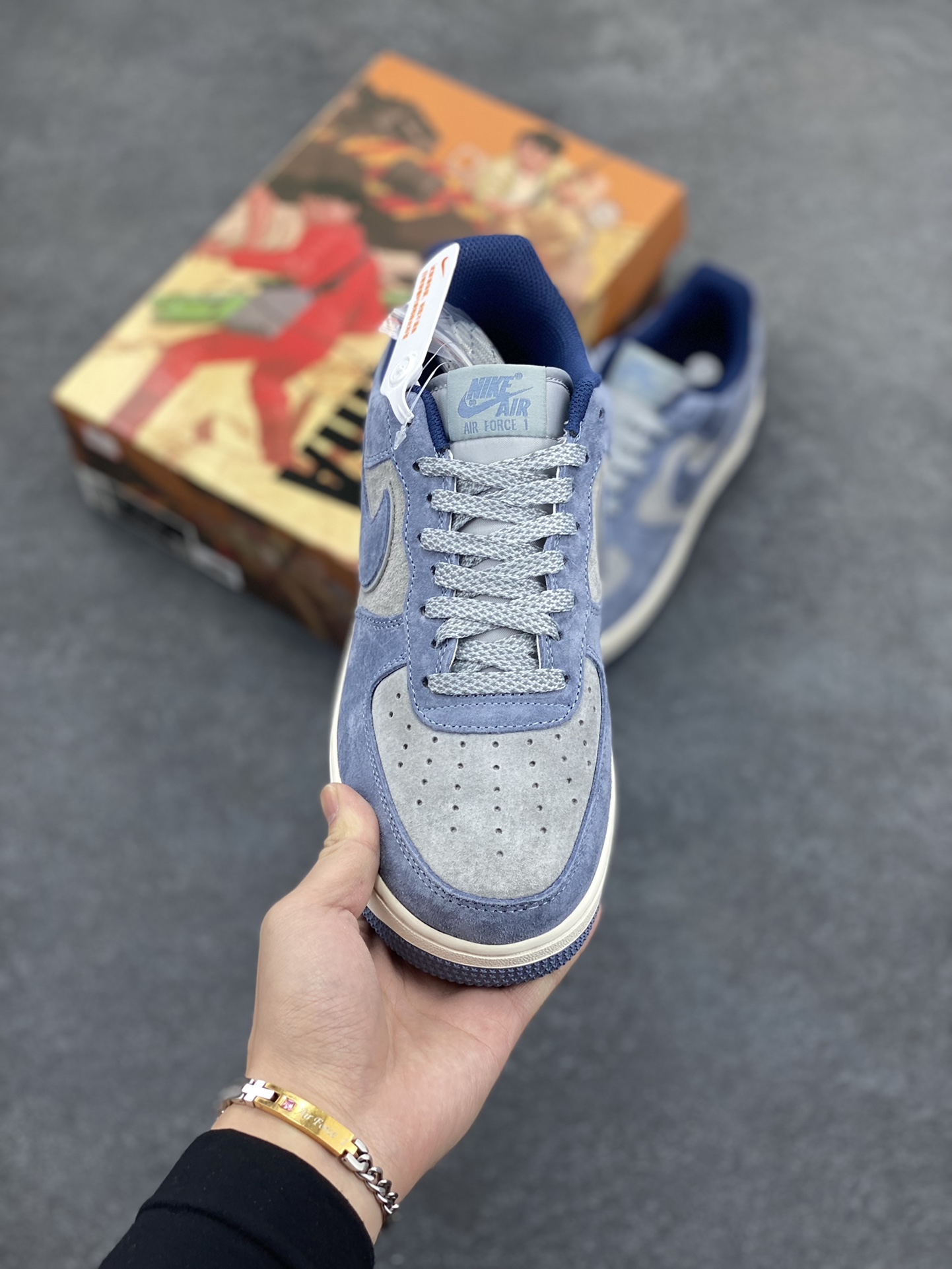 图片[2]-AKIRA×Nike Air Force 1 Low ’07 蓝灰 头成麂皮 满天星配色 空军一号低帮休闲板鞋 原厂麂皮 原楦原纸板 纯正版型 正品NFC感应芯片 高清洁度 内置全掌气垫 货号：DD9969-536 尺码：36 36.5 37.5 38 38.5 39 40 40.5 41 42 42.5 43 44 44.5 45-选品中心