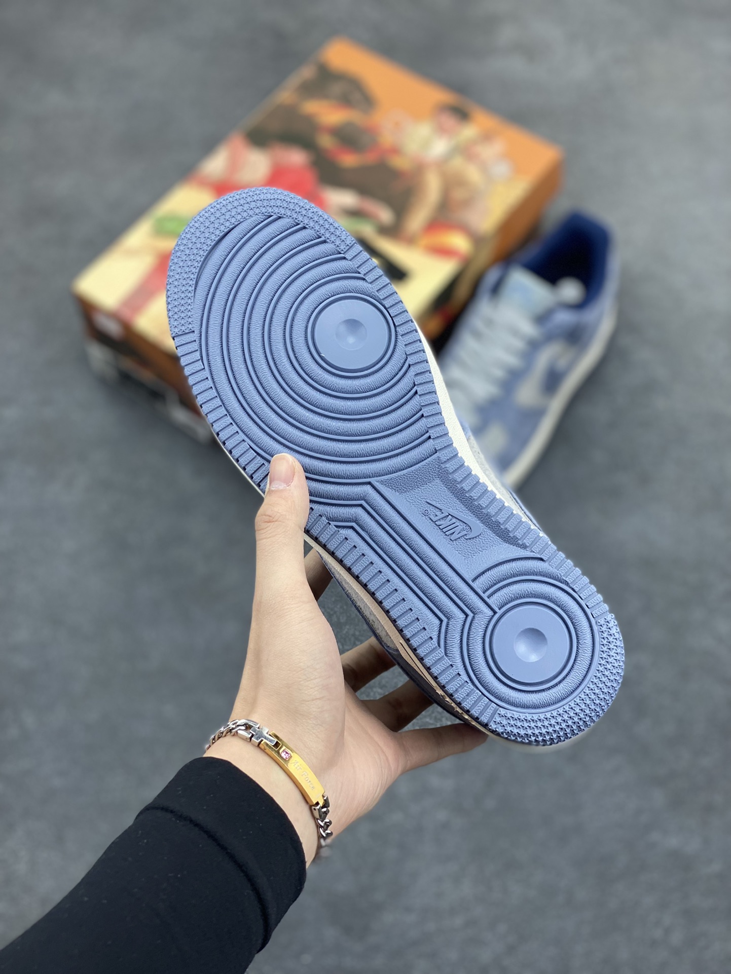 图片[5]-AKIRA×Nike Air Force 1 Low ’07 蓝灰 头成麂皮 满天星配色 空军一号低帮休闲板鞋 原厂麂皮 原楦原纸板 纯正版型 正品NFC感应芯片 高清洁度 内置全掌气垫 货号：DD9969-536 尺码：36 36.5 37.5 38 38.5 39 40 40.5 41 42 42.5 43 44 44.5 45-选品中心