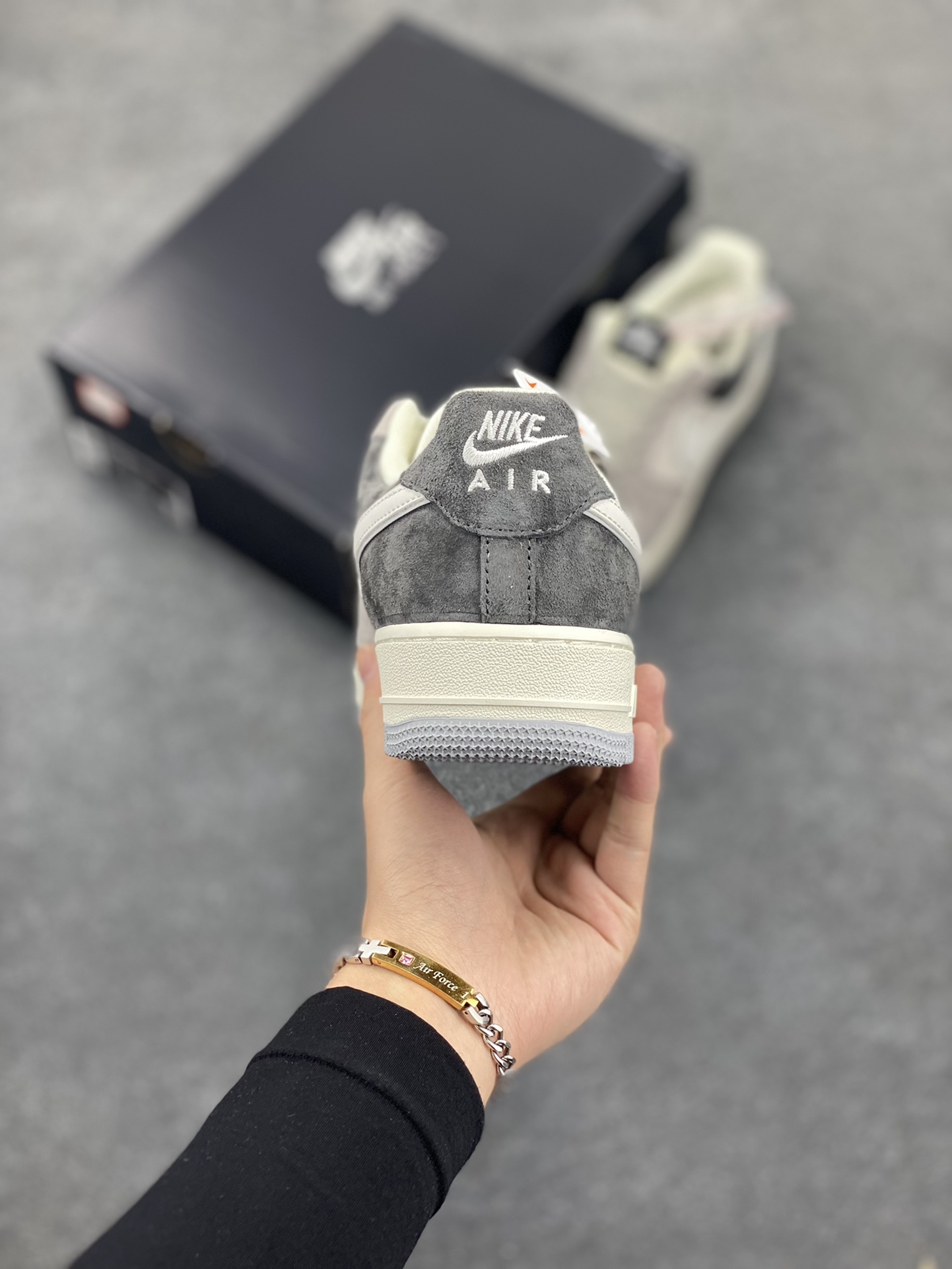 图片[4]-Nike Air Force 1 Low ’07 米灰黑配色 空军一号低帮休闲板鞋 原厂麂皮 3M反光 原楦原纸板 纯正版型 正品NFC感应芯片 高清洁度 内置全掌气垫 货号：DW0831-896 尺码：36 36.5 37.5 38 38.5 39 40 40.5 41 42 42.5 43 44 44.5 45-选品中心