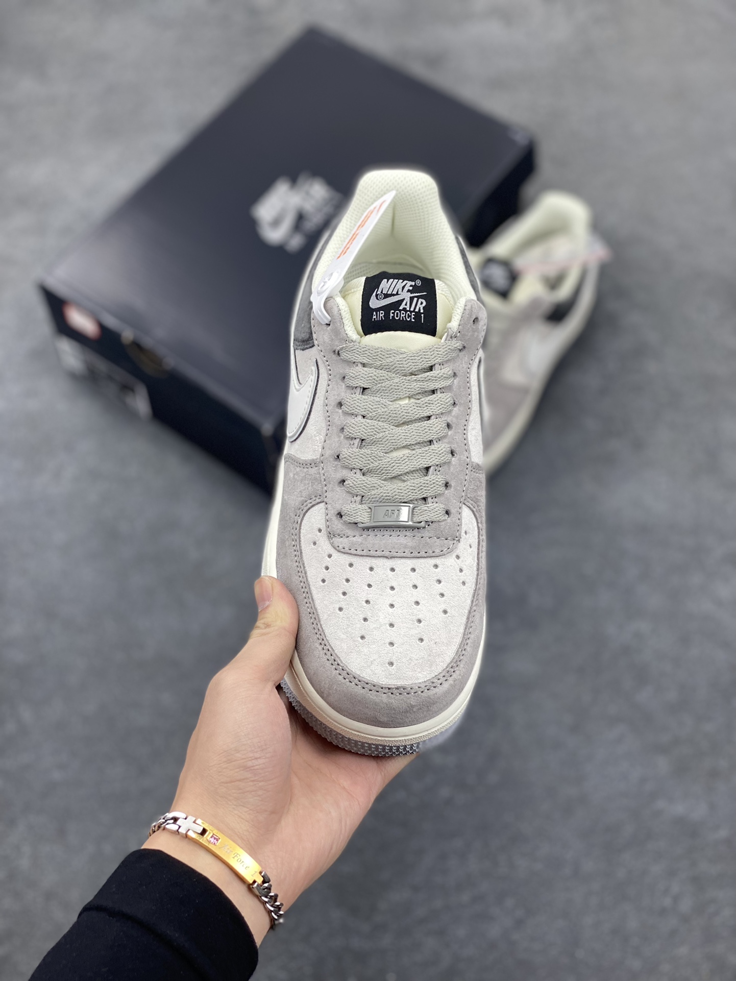 图片[2]-Nike Air Force 1 Low ’07 米灰黑配色 空军一号低帮休闲板鞋 原厂麂皮 3M反光 原楦原纸板 纯正版型 正品NFC感应芯片 高清洁度 内置全掌气垫 货号：DW0831-896 尺码：36 36.5 37.5 38 38.5 39 40 40.5 41 42 42.5 43 44 44.5 45-选品中心