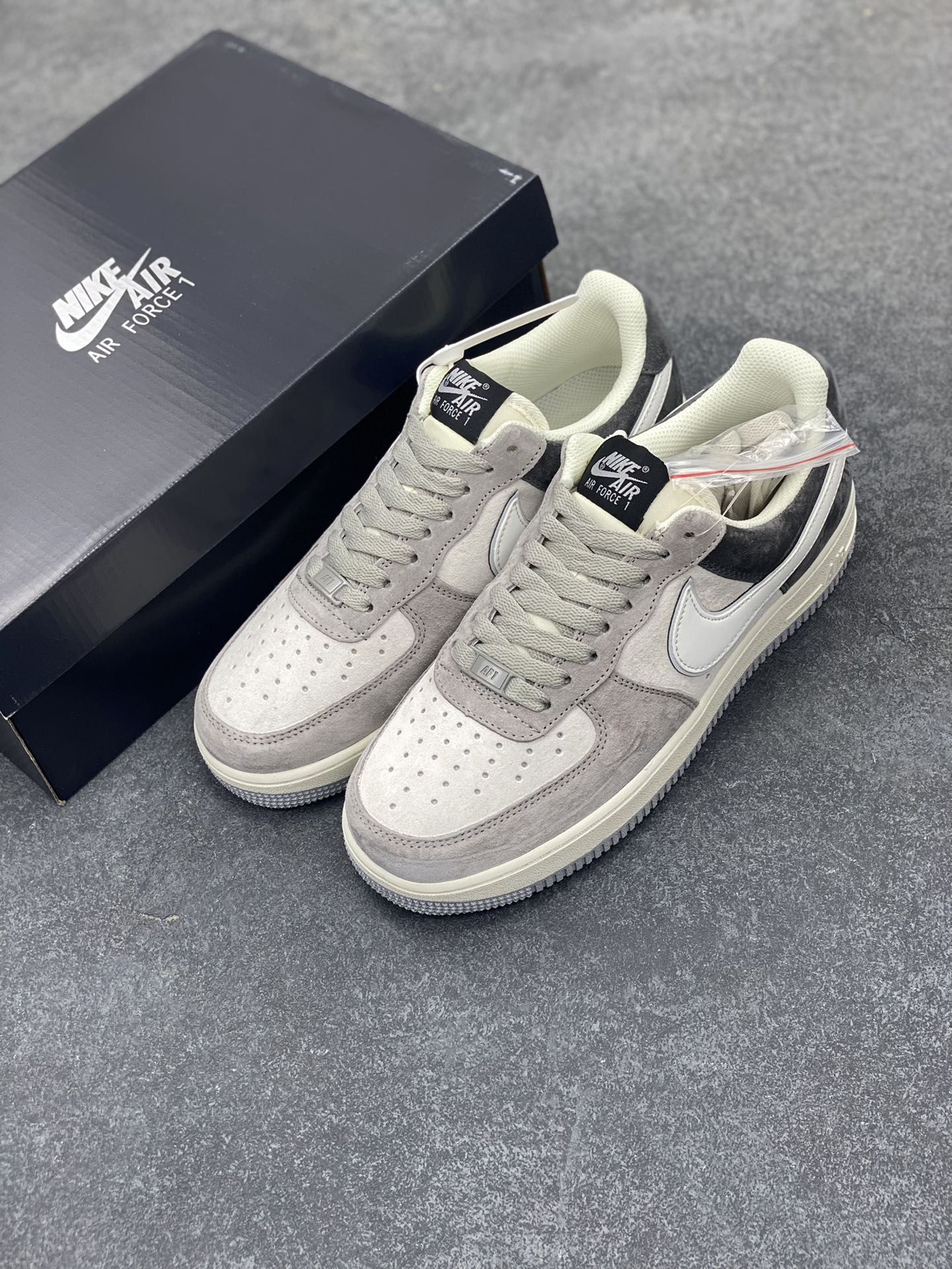 图片[8]-Nike Air Force 1 Low ’07 米灰黑配色 空军一号低帮休闲板鞋 原厂麂皮 3M反光 原楦原纸板 纯正版型 正品NFC感应芯片 高清洁度 内置全掌气垫 货号：DW0831-896 尺码：36 36.5 37.5 38 38.5 39 40 40.5 41 42 42.5 43 44 44.5 45-选品中心