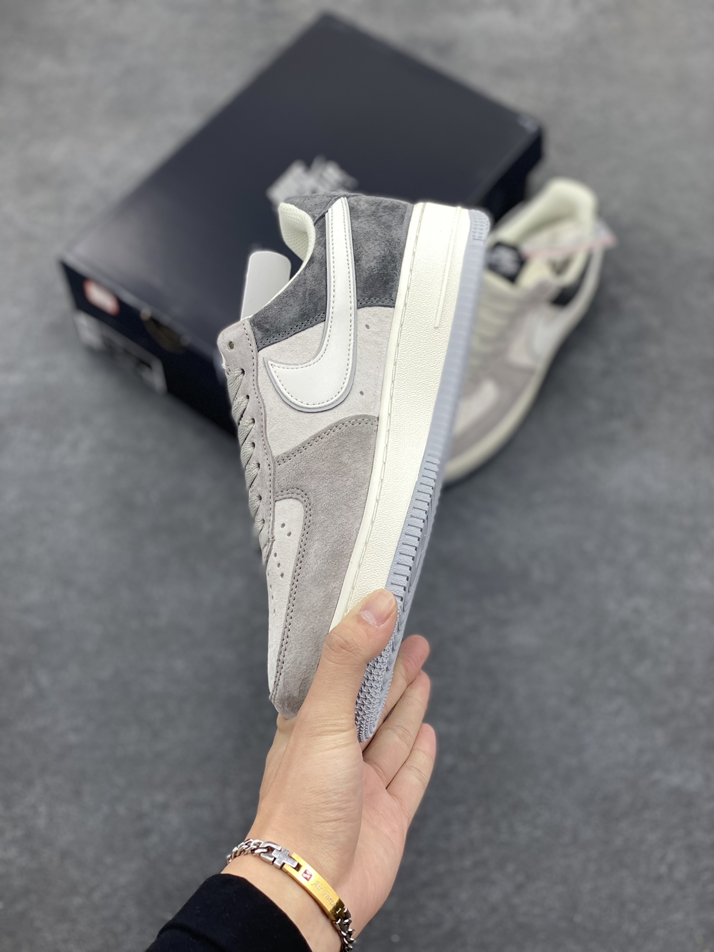 图片[3]-Nike Air Force 1 Low ’07 米灰黑配色 空军一号低帮休闲板鞋 原厂麂皮 3M反光 原楦原纸板 纯正版型 正品NFC感应芯片 高清洁度 内置全掌气垫 货号：DW0831-896 尺码：36 36.5 37.5 38 38.5 39 40 40.5 41 42 42.5 43 44 44.5 45-选品中心