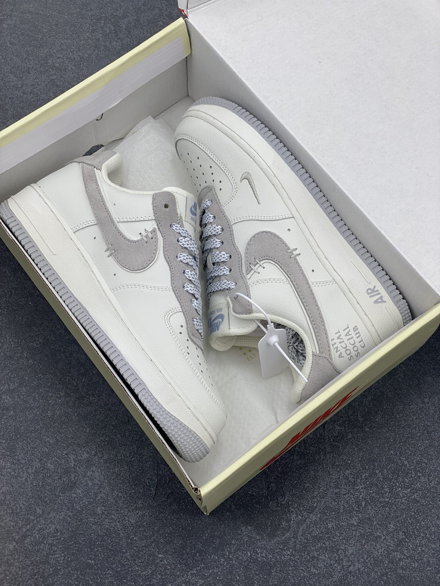 图片[9]-NIKE Air Force1 L .0w X Anti Social Social Club (ASSC) 联名空军一号板鞋 美式街头潮牌Anti Social Social Club正式NIKEAirForce1合作联名原楦头原纸板打造纯正低帮空军版型原盒配件拉帮完美大厂纯原品质出货清洁度电绣工艺皮料切割干净无任何毛边细节完美 货号：SC-987611 尺码：36 36.5 37.5 38 38.5 39 40 40.5 41 42 42.5 43 44 44.5 45-选品中心