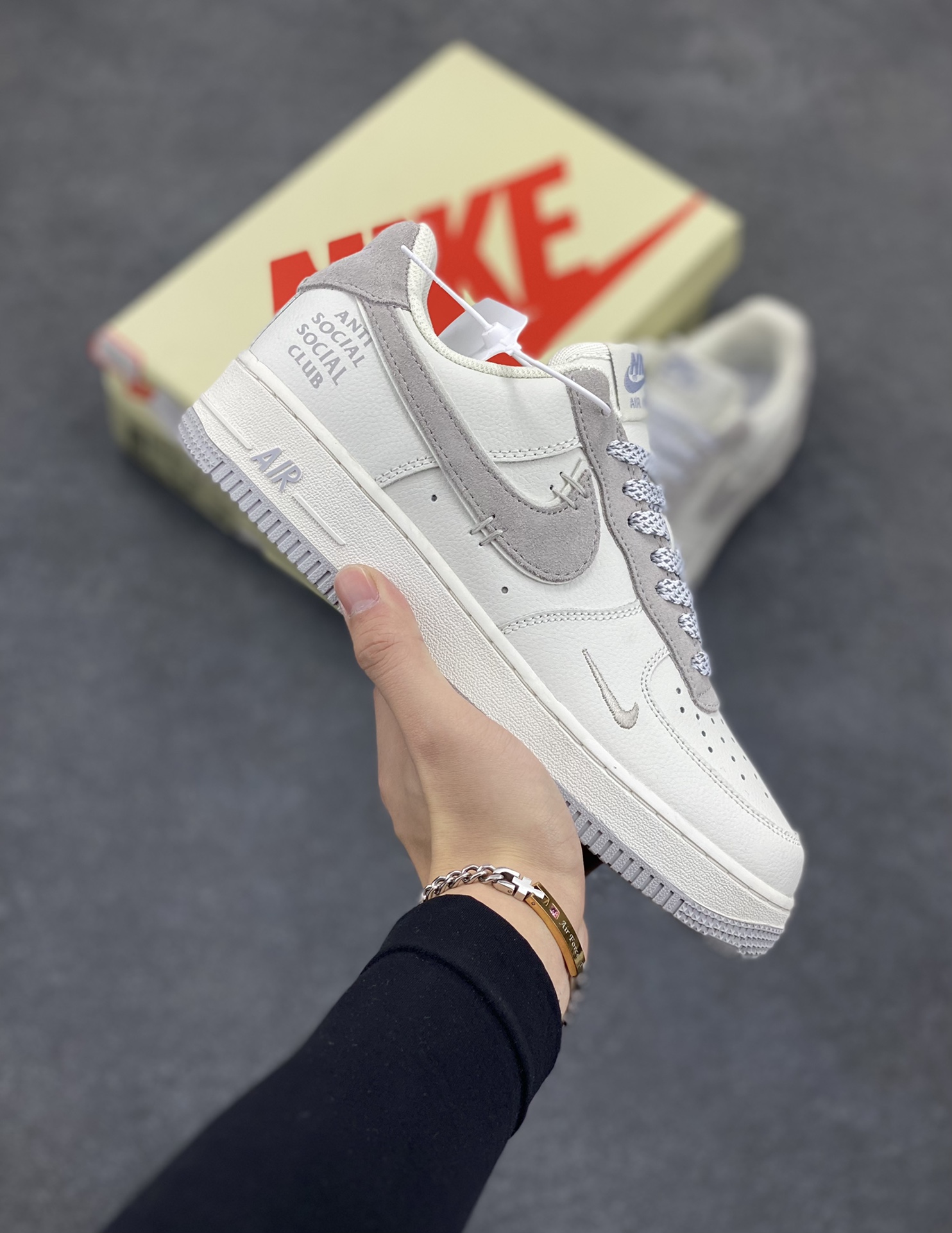 NIKE Air Force1 L .0w X Anti Social Social Club (ASSC) 联名空军一号板鞋 美式街头潮牌Anti Social Social Club正式NIKEAirForce1合作联名原楦头原纸板打造纯正低帮空军版型原盒配件拉帮完美大厂纯原品质出货清洁度电绣工艺皮料切割干净无任何毛边细节完美 货号：SC-987611 尺码：36 36.5 37.5 38 38.5 39 40 40.5 41 42 42.5 43 44 44.5 45-选品中心