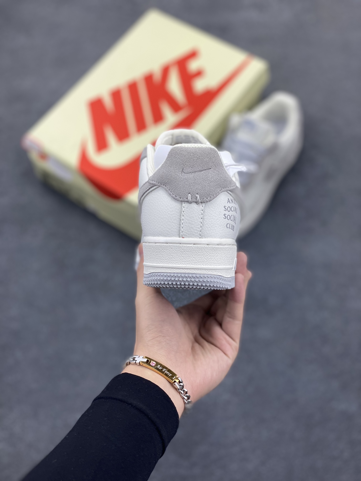 图片[4]-NIKE Air Force1 L .0w X Anti Social Social Club (ASSC) 联名空军一号板鞋 美式街头潮牌Anti Social Social Club正式NIKEAirForce1合作联名原楦头原纸板打造纯正低帮空军版型原盒配件拉帮完美大厂纯原品质出货清洁度电绣工艺皮料切割干净无任何毛边细节完美 货号：SC-987611 尺码：36 36.5 37.5 38 38.5 39 40 40.5 41 42 42.5 43 44 44.5 45-选品中心