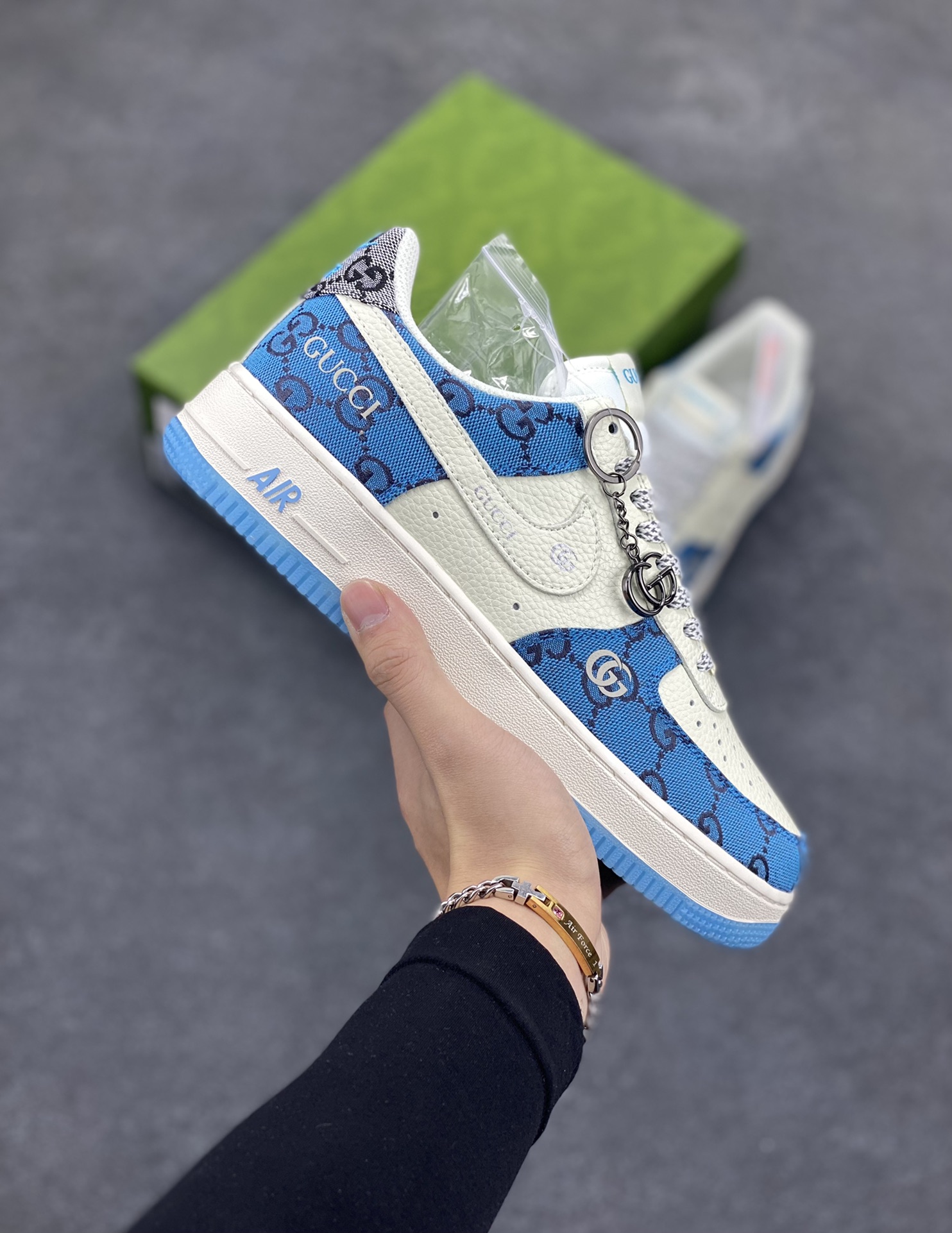 NIke Air Force 1 \'07 Low “古驰联名--蓝花纹”空军一号 低帮 运动鞋 休闲鞋 折边针车 工艺难度大 原楦头原纸板 原装鞋盒 定制五金配件 内置全掌气垫 原厂鞋底 货号：BB9577-101 尺码：36 36.5 37.5 38 38.5 39 40 40.5 41 42 42.5 43 44 44.5 45-选品中心