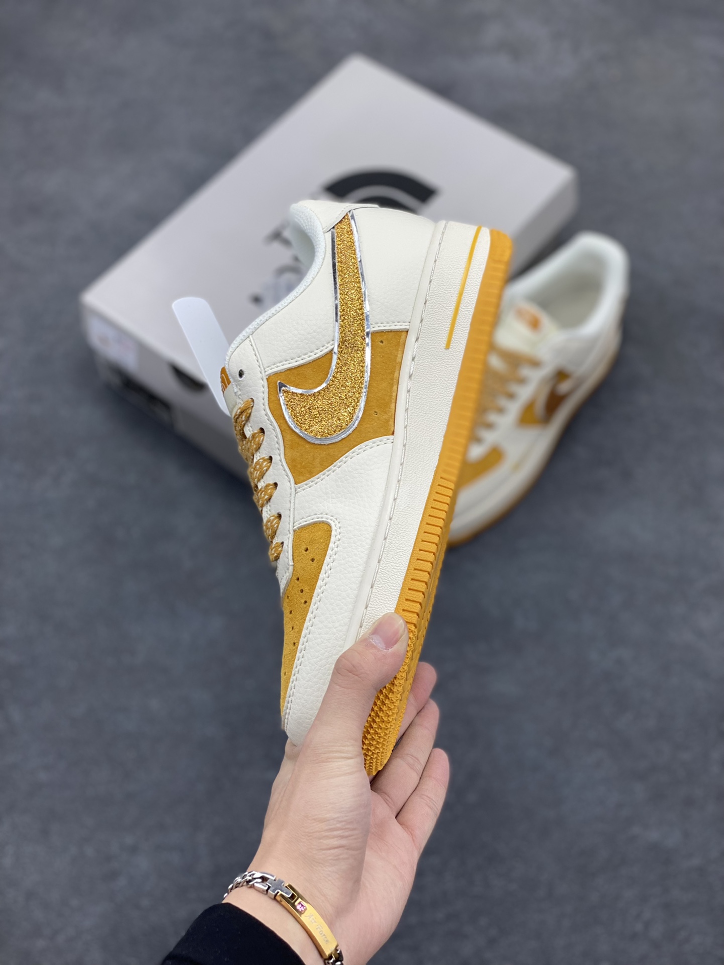 图片[3]-NIke Air Force 1 \’07 Low “北面联名”空军一号 低帮 运动鞋 休闲鞋 折边针车 工艺难度大 原楦头原纸板 原装鞋盒 定制五金配件 内置全掌气垫 原厂鞋底 货号：QY6818-539 尺码：36 36.5 37.5 38 38.5 39 40 40.5 41 42 42.5 43 44 44.5 45-选品中心