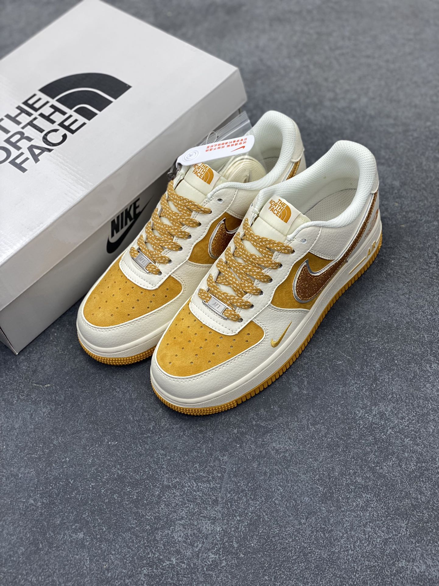 图片[8]-NIke Air Force 1 \’07 Low “北面联名”空军一号 低帮 运动鞋 休闲鞋 折边针车 工艺难度大 原楦头原纸板 原装鞋盒 定制五金配件 内置全掌气垫 原厂鞋底 货号：QY6818-539 尺码：36 36.5 37.5 38 38.5 39 40 40.5 41 42 42.5 43 44 44.5 45-选品中心