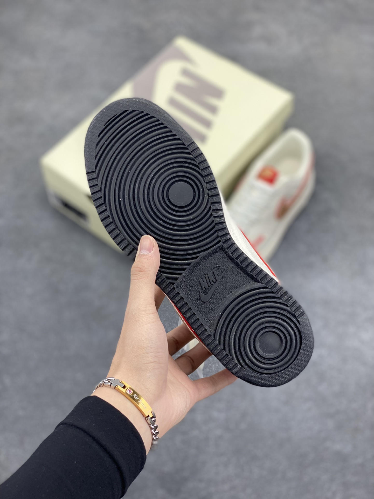 图片[5]-海外爆款 ZP订单 NIKE EBERNON Low prm 小空军低帮百搭透气休闲运动板鞋 独家头层版本 原数据独家私模大底 纯正版型 清洁度完美 货号：FD5188-126 尺码：36 36.5 37.5 38 38.5 39 40 40.5 41 42 42.5 43 44 44.5 45-选品中心