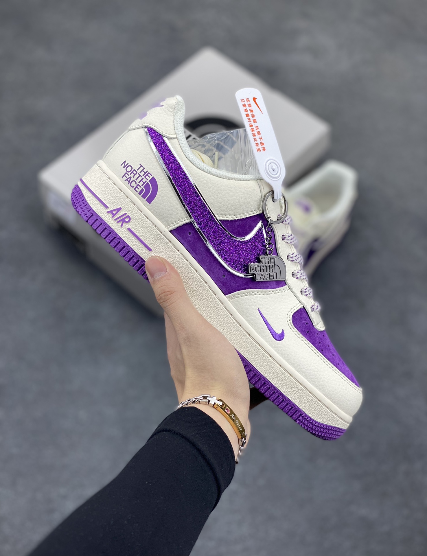 NIke Air Force 1 \’07 Low “北面联名”空军一号 低帮 运动鞋 休闲鞋 折边针车 工艺难度大 原楦头原纸板 原装鞋盒 定制五金配件 内置全掌气垫 原厂鞋底 货号:QY6818-536 尺码:36 36.5 37.5 38 38.5 39 40 40.5 41 42 42.5 43 44 44.5 45-选品中心