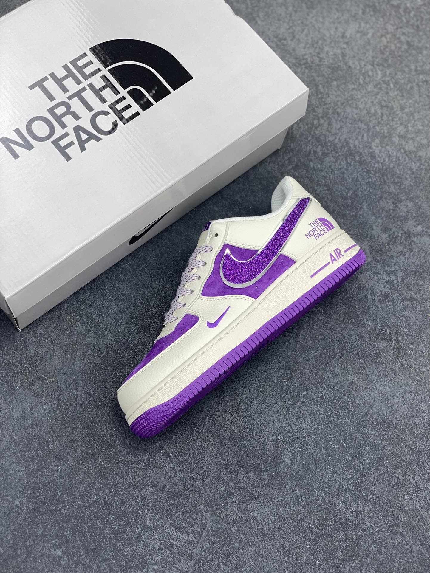 图片[7]-NIke Air Force 1 \’07 Low “北面联名”空军一号 低帮 运动鞋 休闲鞋 折边针车 工艺难度大 原楦头原纸板 原装鞋盒 定制五金配件 内置全掌气垫 原厂鞋底 货号：QY6818-536 尺码：36 36.5 37.5 38 38.5 39 40 40.5 41 42 42.5 43 44 44.5 45-选品中心