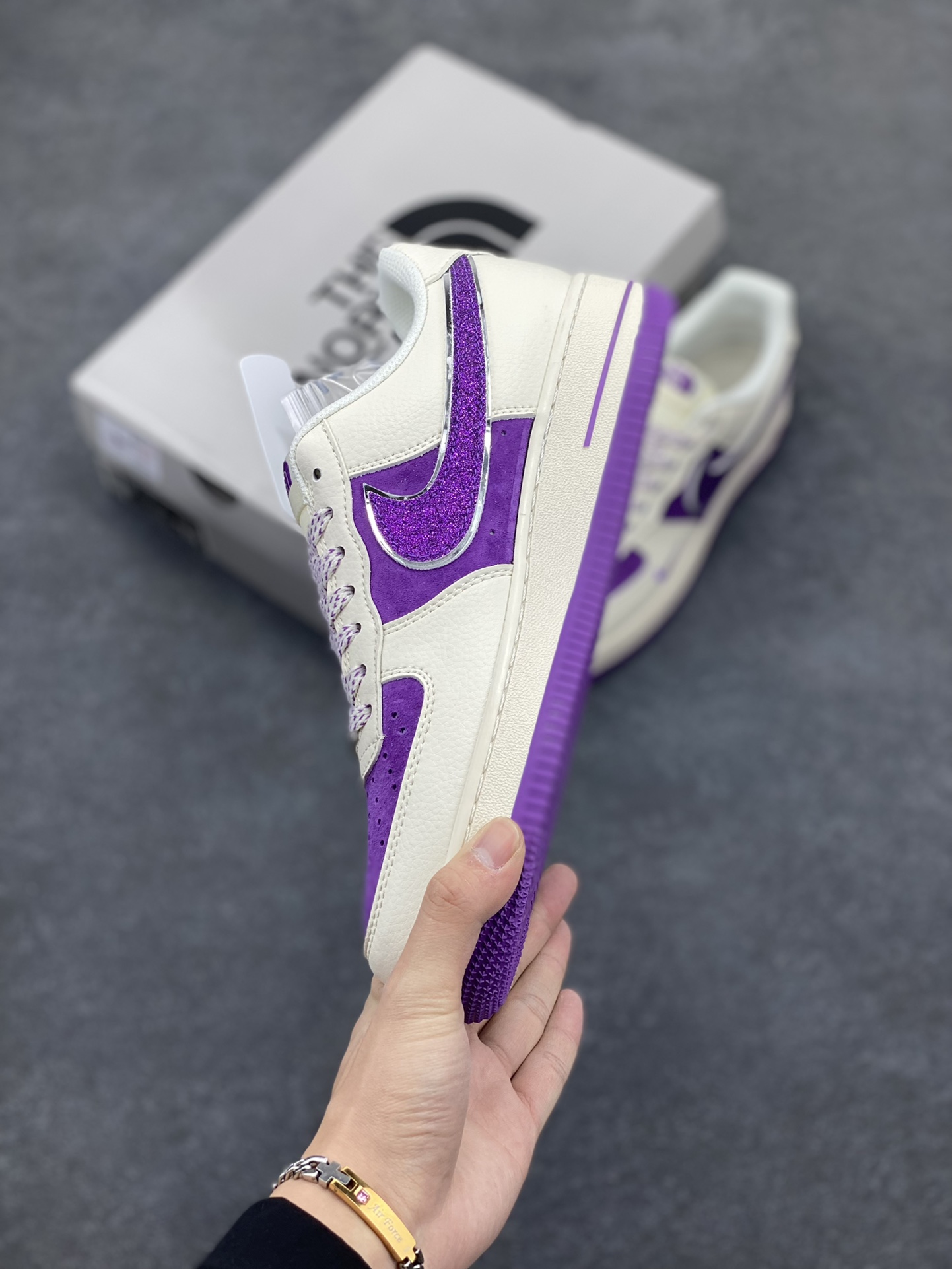 图片[3]-NIke Air Force 1 \’07 Low “北面联名”空军一号 低帮 运动鞋 休闲鞋 折边针车 工艺难度大 原楦头原纸板 原装鞋盒 定制五金配件 内置全掌气垫 原厂鞋底 货号：QY6818-536 尺码：36 36.5 37.5 38 38.5 39 40 40.5 41 42 42.5 43 44 44.5 45-选品中心