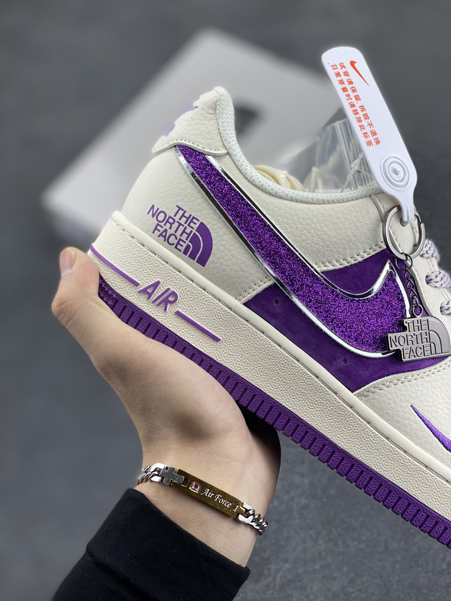 图片[6]-NIke Air Force 1 \’07 Low “北面联名”空军一号 低帮 运动鞋 休闲鞋 折边针车 工艺难度大 原楦头原纸板 原装鞋盒 定制五金配件 内置全掌气垫 原厂鞋底 货号：QY6818-536 尺码：36 36.5 37.5 38 38.5 39 40 40.5 41 42 42.5 43 44 44.5 45-选品中心