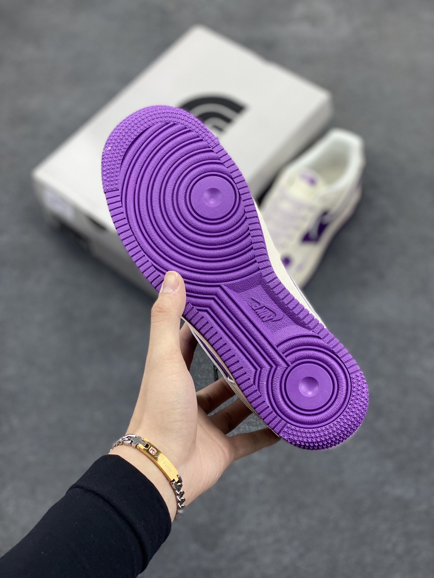 图片[5]-NIke Air Force 1 \’07 Low “北面联名”空军一号 低帮 运动鞋 休闲鞋 折边针车 工艺难度大 原楦头原纸板 原装鞋盒 定制五金配件 内置全掌气垫 原厂鞋底 货号：QY6818-536 尺码：36 36.5 37.5 38 38.5 39 40 40.5 41 42 42.5 43 44 44.5 45-选品中心