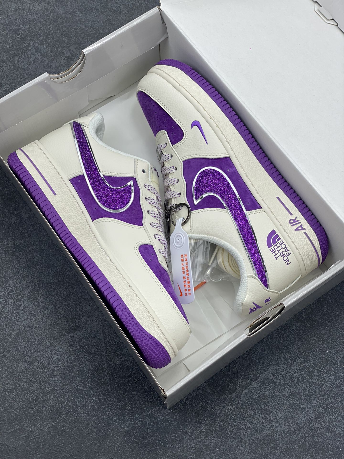 图片[9]-NIke Air Force 1 \’07 Low “北面联名”空军一号 低帮 运动鞋 休闲鞋 折边针车 工艺难度大 原楦头原纸板 原装鞋盒 定制五金配件 内置全掌气垫 原厂鞋底 货号：QY6818-536 尺码：36 36.5 37.5 38 38.5 39 40 40.5 41 42 42.5 43 44 44.5 45-选品中心