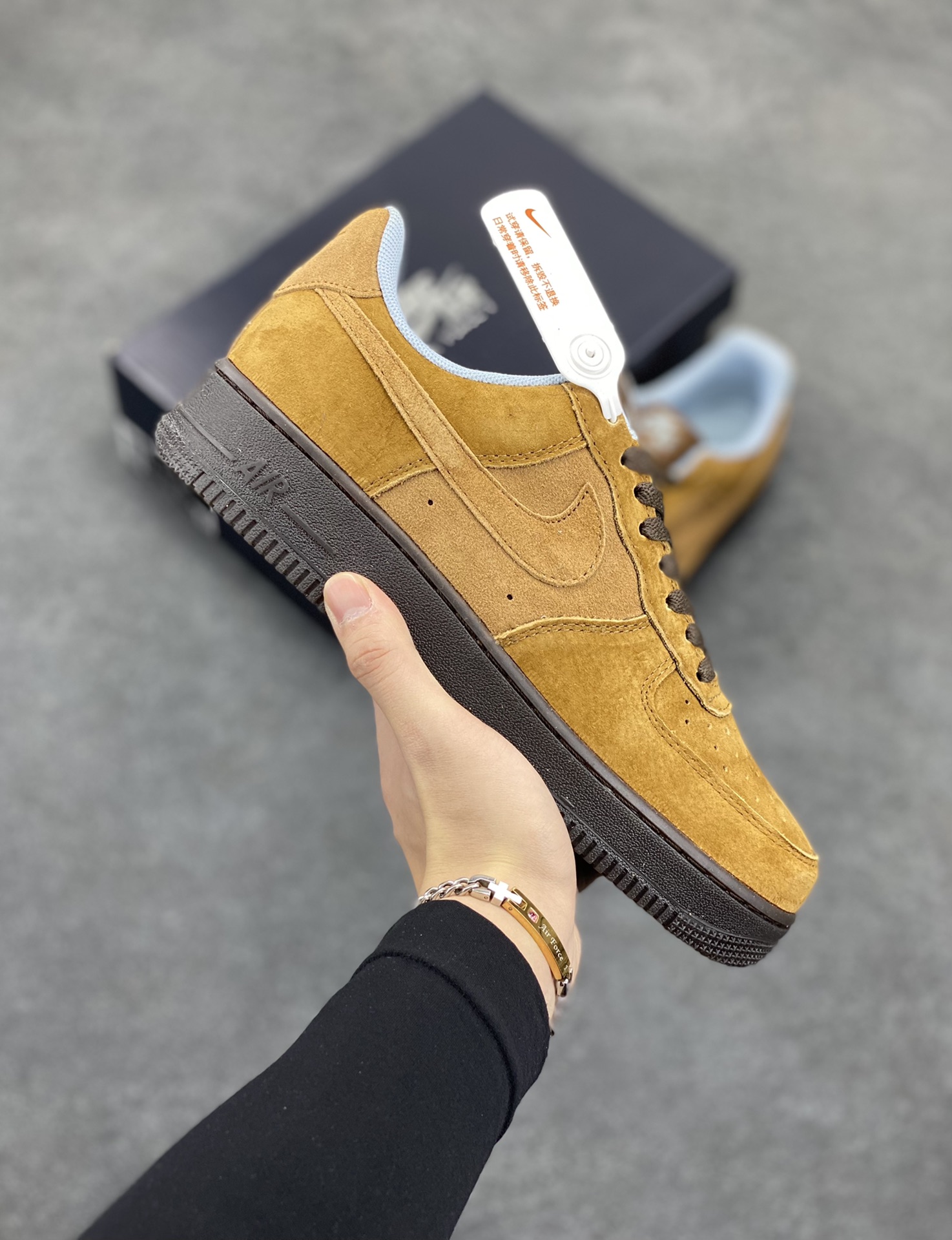 Air Force 1\' 07 棕褐 原楦头原纸板 打造纯正空军版型 专注外贸渠道 全掌内置蜂窝气垫 #原盒配件 原厂中底钢印、拉帮完美 货号：IB4617-222 尺码：36 36.5 37.5 38 38.5 39 40 40.5 41 42 42.5 43 44 44.5 45-选品中心