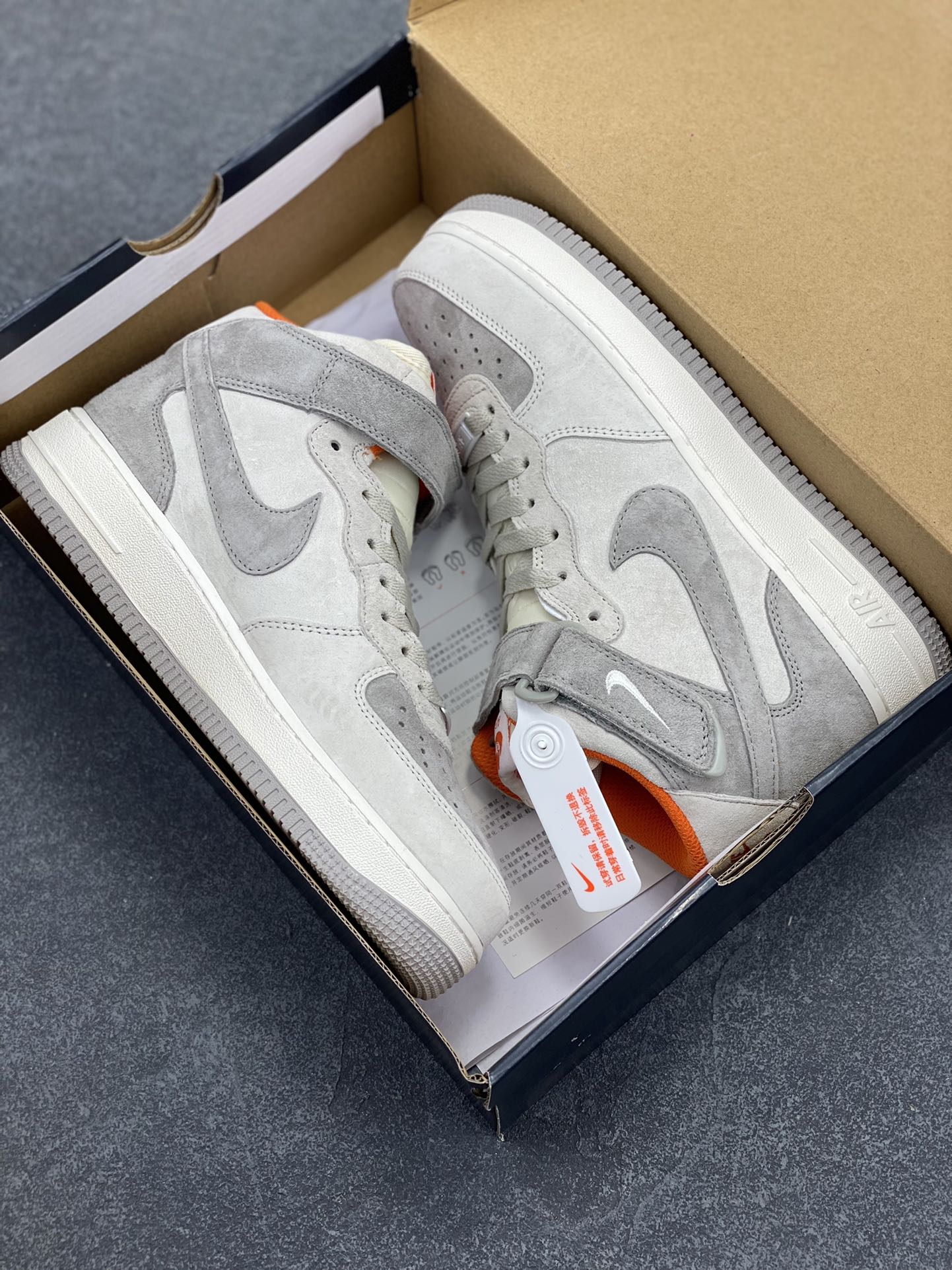 图片[9]-Nike Air Force 1 \’Mid 07 灰橙麂皮 空军一号中帮休闲板鞋 进口麂皮 3M反光 原楦头原纸板 纯正空军版型 内置全掌气垫 原厂中底钢印 货号：CQ5059-105 尺码：36 36.5 37.5 38 38.5 39 40 40.5 41 42 42.5 43 44 44.5 45-选品中心