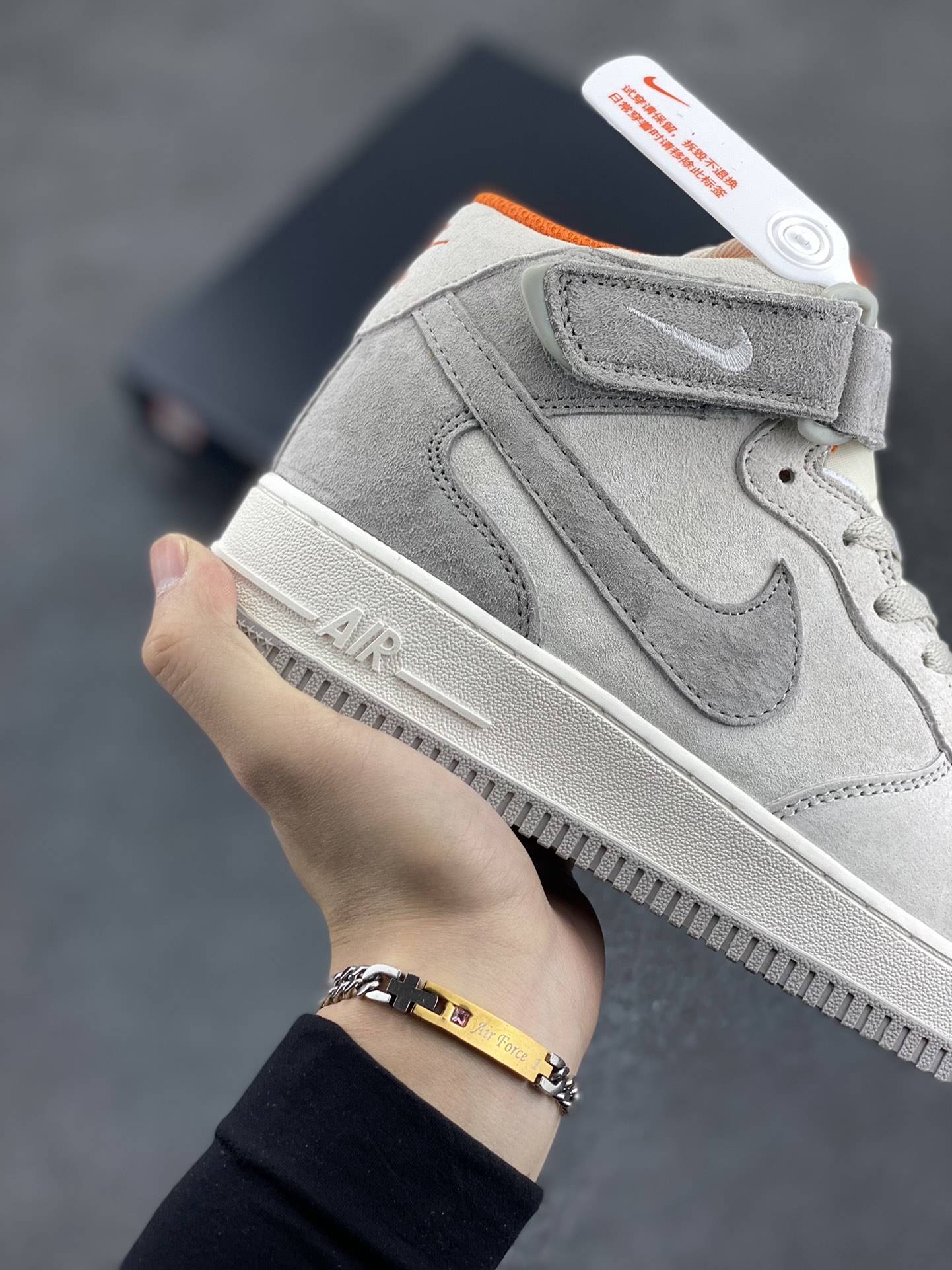 图片[6]-Nike Air Force 1 \’Mid 07 灰橙麂皮 空军一号中帮休闲板鞋 进口麂皮 3M反光 原楦头原纸板 纯正空军版型 内置全掌气垫 原厂中底钢印 货号：CQ5059-105 尺码：36 36.5 37.5 38 38.5 39 40 40.5 41 42 42.5 43 44 44.5 45-选品中心