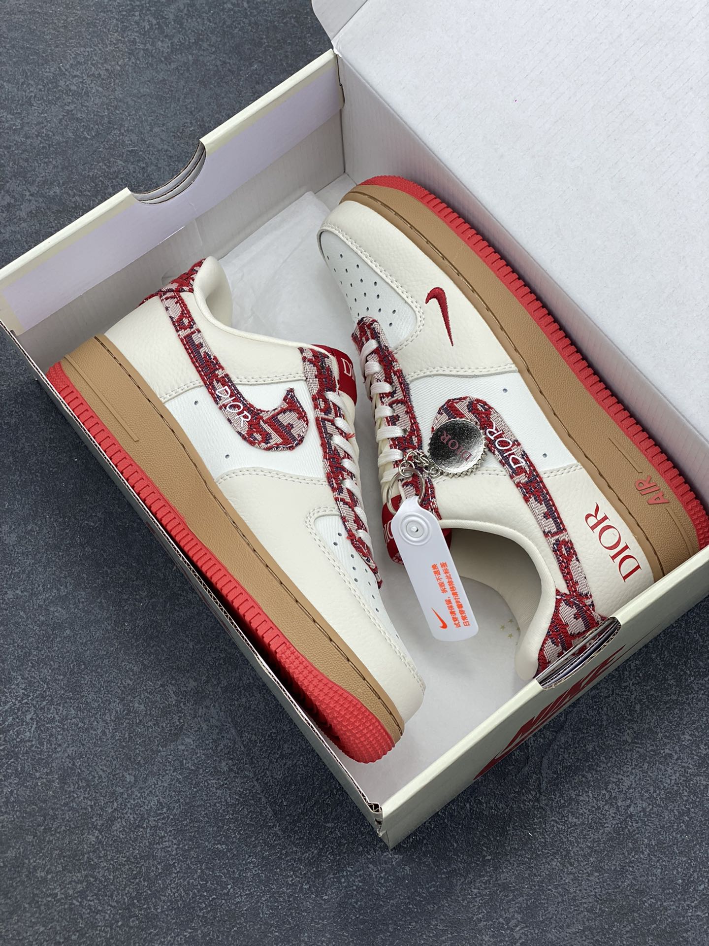 图片[9]-NIke Air Force 1 \’07 Low “迪奥联名——米红花纹”空军一号 低帮 运动鞋 休闲鞋 折边针车 工艺难度大 原楦头原纸板 原装鞋盒 定制五金配件 内置全掌气垫 原厂鞋底 货号：KK1988-049 尺码：36 36.5 37.5 38 38.5 39 40 40.5 41 42 42.5 43 44 44.5 45-选品中心