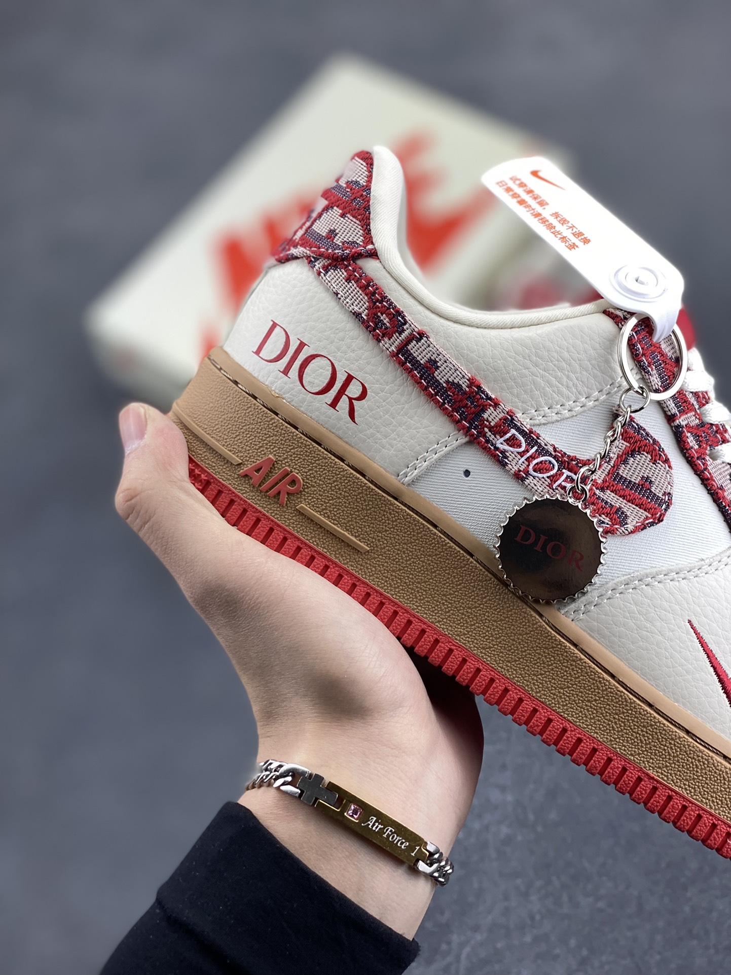 图片[6]-NIke Air Force 1 \’07 Low “迪奥联名——米红花纹”空军一号 低帮 运动鞋 休闲鞋 折边针车 工艺难度大 原楦头原纸板 原装鞋盒 定制五金配件 内置全掌气垫 原厂鞋底 货号：KK1988-049 尺码：36 36.5 37.5 38 38.5 39 40 40.5 41 42 42.5 43 44 44.5 45-选品中心