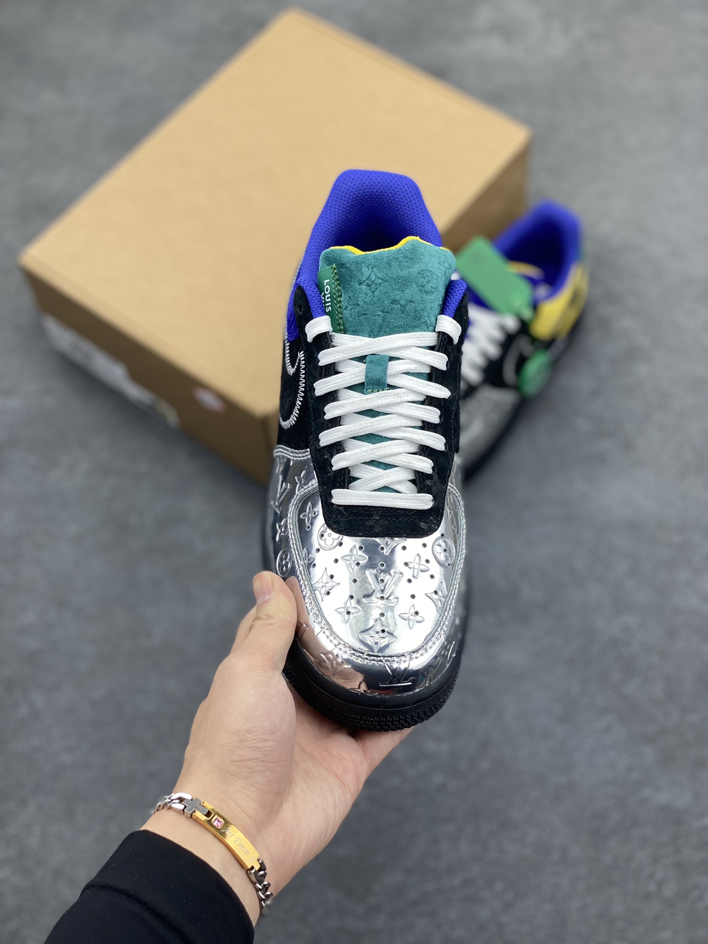 图片[2]-HY版本💯  Lv x Nike Air Force 1 Low 路易斯威登驴牌LV联名 空军一号低帮运动休闲板鞋 原楦头原纸板 打造纯正空军版型#专注外贸渠道 全掌内置蜂窝气垫 #原盒配件 中底钢印、拉帮完美 货号：1A9VCH 尺码：35.5 36 36.5 37.5 38 38.5 39 40 40.5 41 42 42.5 43 44 44.5 45-选品中心