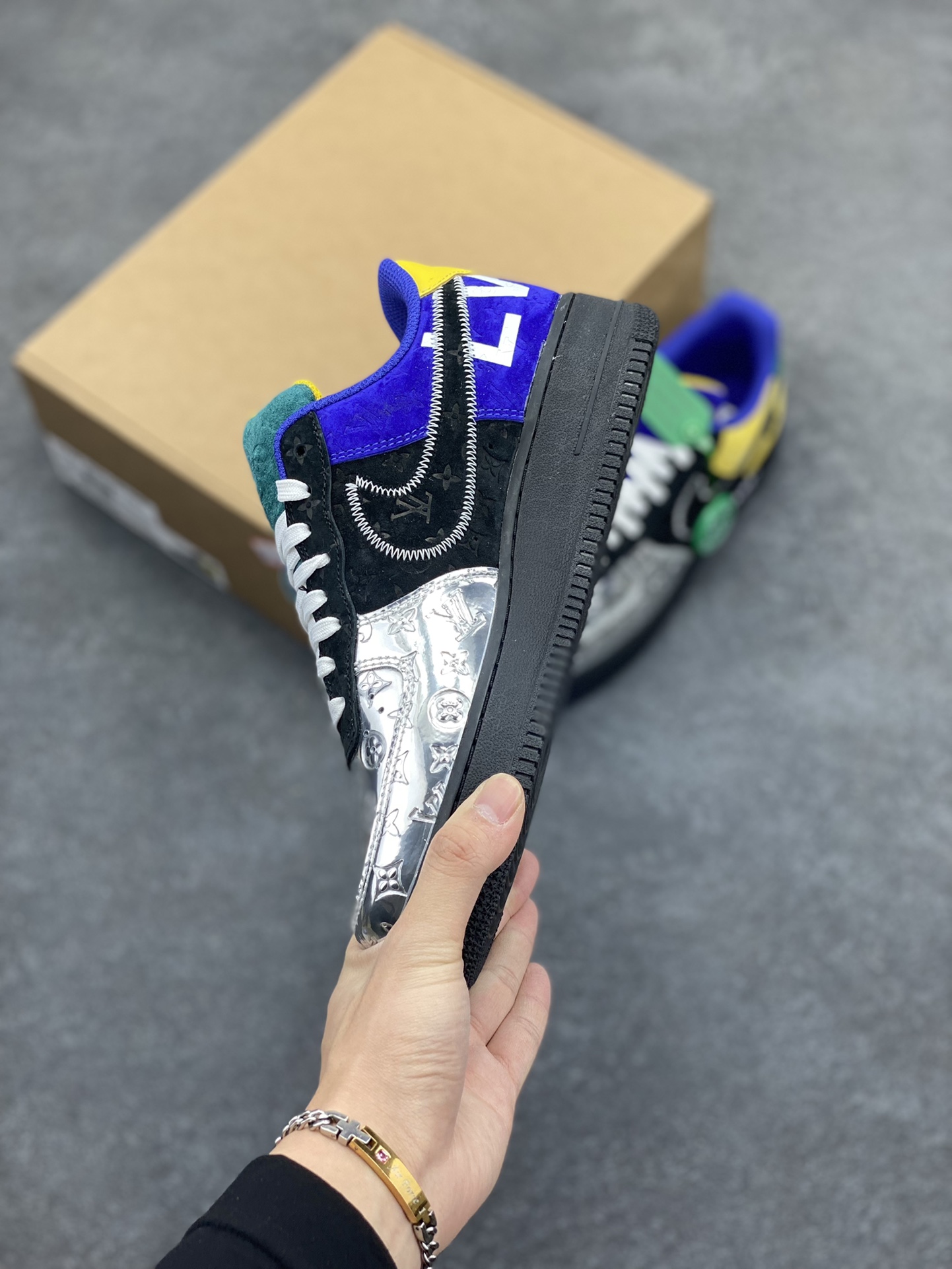 图片[3]-HY版本💯  Lv x Nike Air Force 1 Low 路易斯威登驴牌LV联名 空军一号低帮运动休闲板鞋 原楦头原纸板 打造纯正空军版型#专注外贸渠道 全掌内置蜂窝气垫 #原盒配件 中底钢印、拉帮完美 货号：1A9VCH 尺码：35.5 36 36.5 37.5 38 38.5 39 40 40.5 41 42 42.5 43 44 44.5 45-选品中心