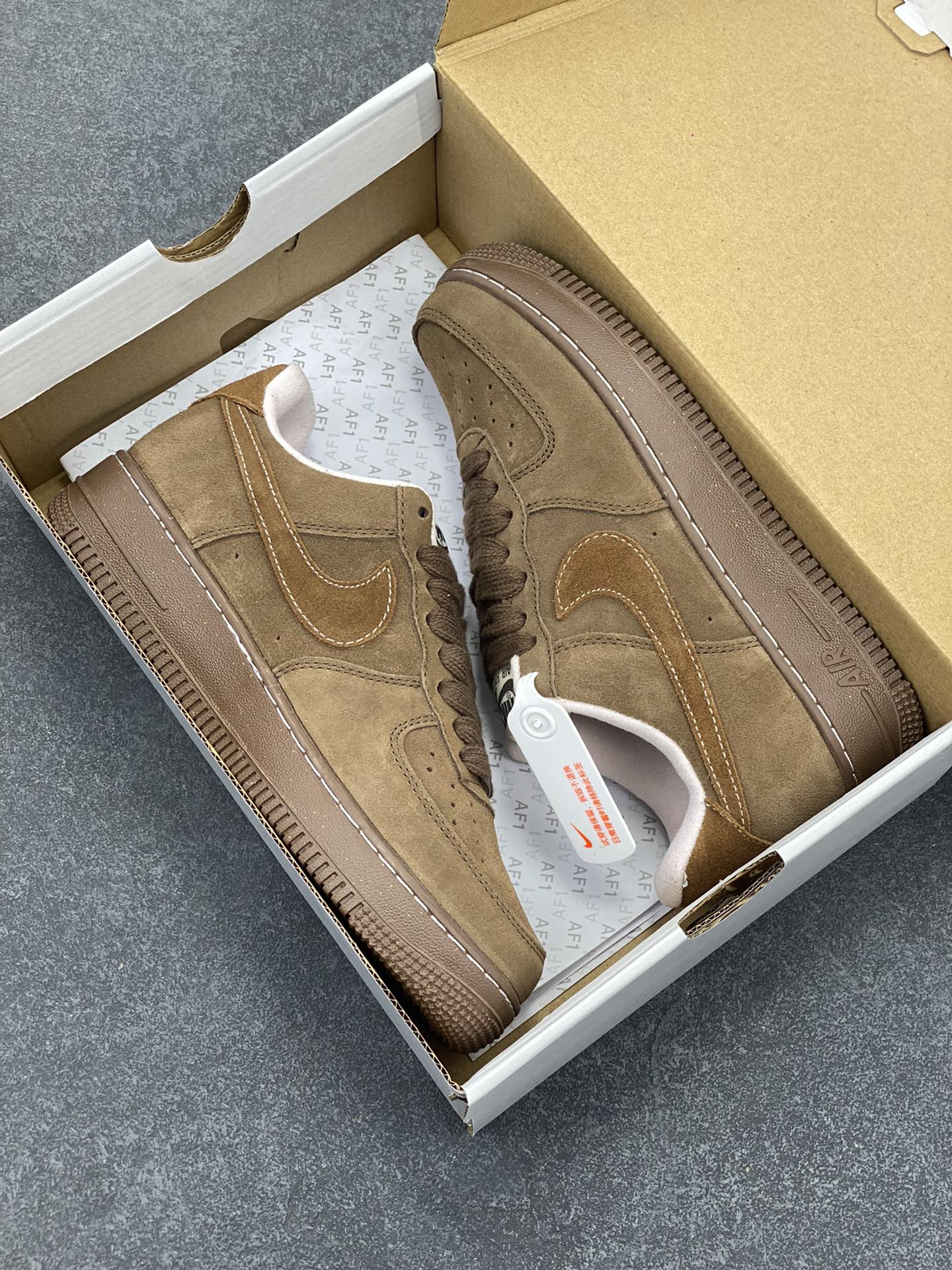 图片[9]-Nike Air Force 1 Low 麦棕 空军一号低帮运动休闲板鞋 原楦头原纸板 打造纯正空军版型 专注外贸渠道 全掌内置蜂窝气垫 原盒配件 原厂中底钢印、拉帮完美 货号：FQ8901-259 尺码：36 36.5 37.5 38 38.5 39 40 40.5 41 42 42.5 43 44 44.5 45-选品中心