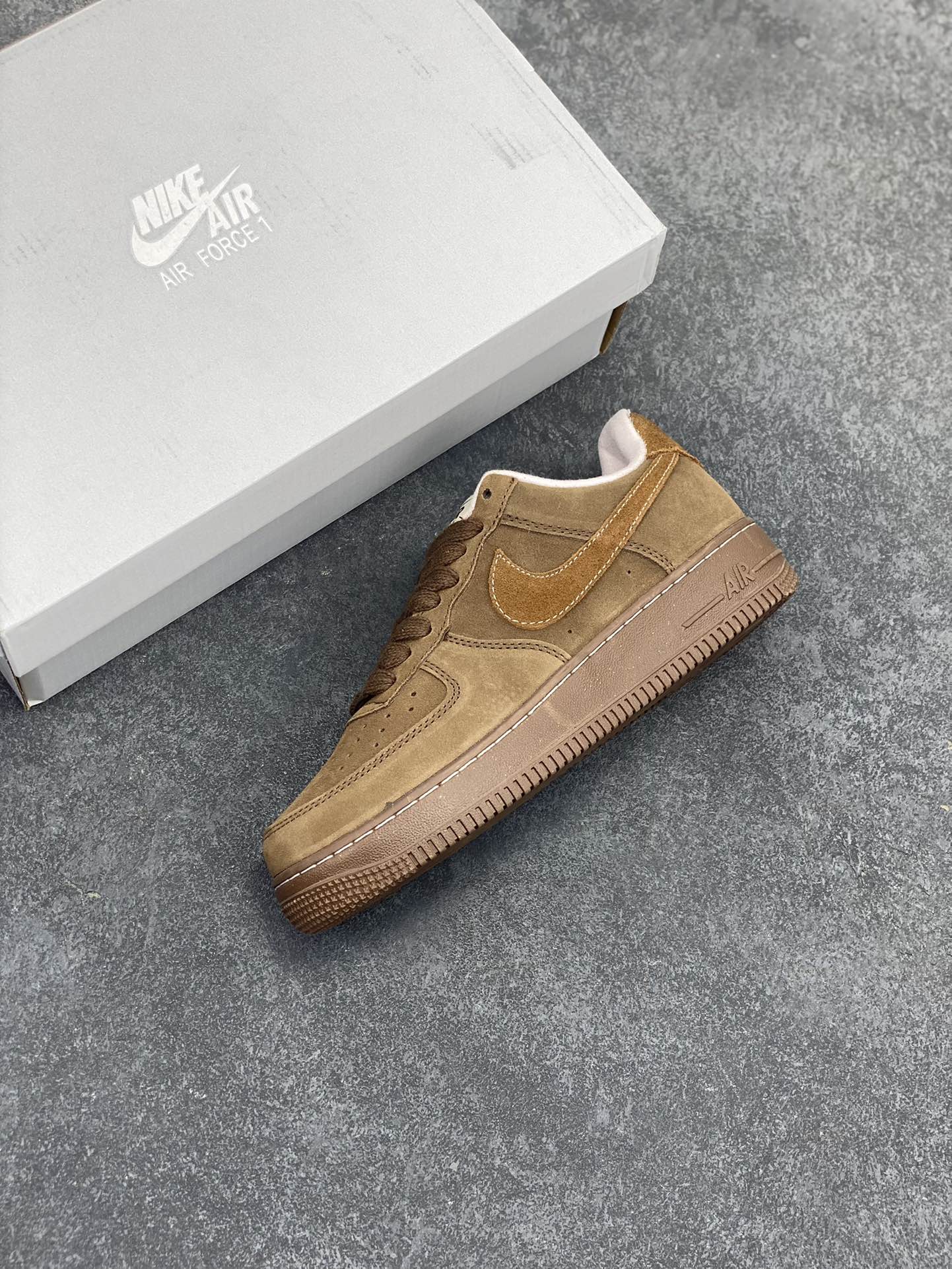 图片[7]-Nike Air Force 1 Low 麦棕 空军一号低帮运动休闲板鞋 原楦头原纸板 打造纯正空军版型 专注外贸渠道 全掌内置蜂窝气垫 原盒配件 原厂中底钢印、拉帮完美 货号：FQ8901-259 尺码：36 36.5 37.5 38 38.5 39 40 40.5 41 42 42.5 43 44 44.5 45-选品中心