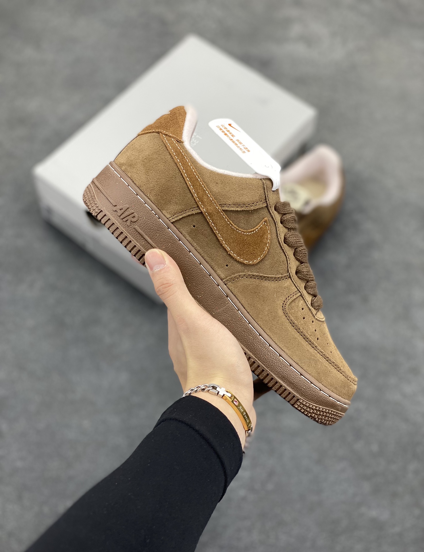 Nike Air Force 1 Low 麦棕 空军一号低帮运动休闲板鞋 原楦头原纸板 打造纯正空军版型 专注外贸渠道 全掌内置蜂窝气垫 原盒配件 原厂中底钢印、拉帮完美 货号：FQ8901-259 尺码：36 36.5 37.5 38 38.5 39 40 40.5 41 42 42.5 43 44 44.5 45-选品中心