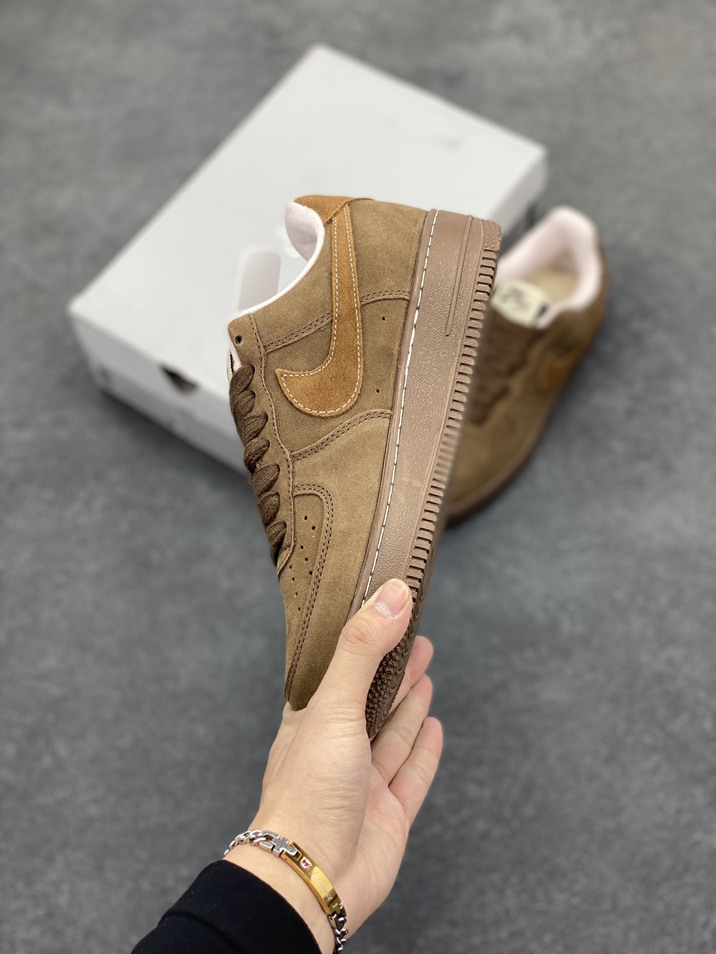图片[3]-Nike Air Force 1 Low 麦棕 空军一号低帮运动休闲板鞋 原楦头原纸板 打造纯正空军版型 专注外贸渠道 全掌内置蜂窝气垫 原盒配件 原厂中底钢印、拉帮完美 货号：FQ8901-259 尺码：36 36.5 37.5 38 38.5 39 40 40.5 41 42 42.5 43 44 44.5 45-选品中心