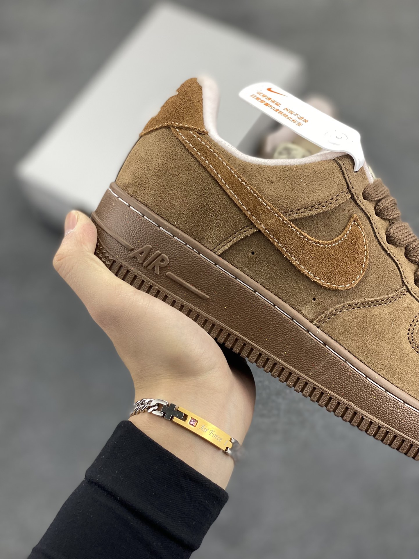 图片[6]-Nike Air Force 1 Low 麦棕 空军一号低帮运动休闲板鞋 原楦头原纸板 打造纯正空军版型 专注外贸渠道 全掌内置蜂窝气垫 原盒配件 原厂中底钢印、拉帮完美 货号：FQ8901-259 尺码：36 36.5 37.5 38 38.5 39 40 40.5 41 42 42.5 43 44 44.5 45-选品中心