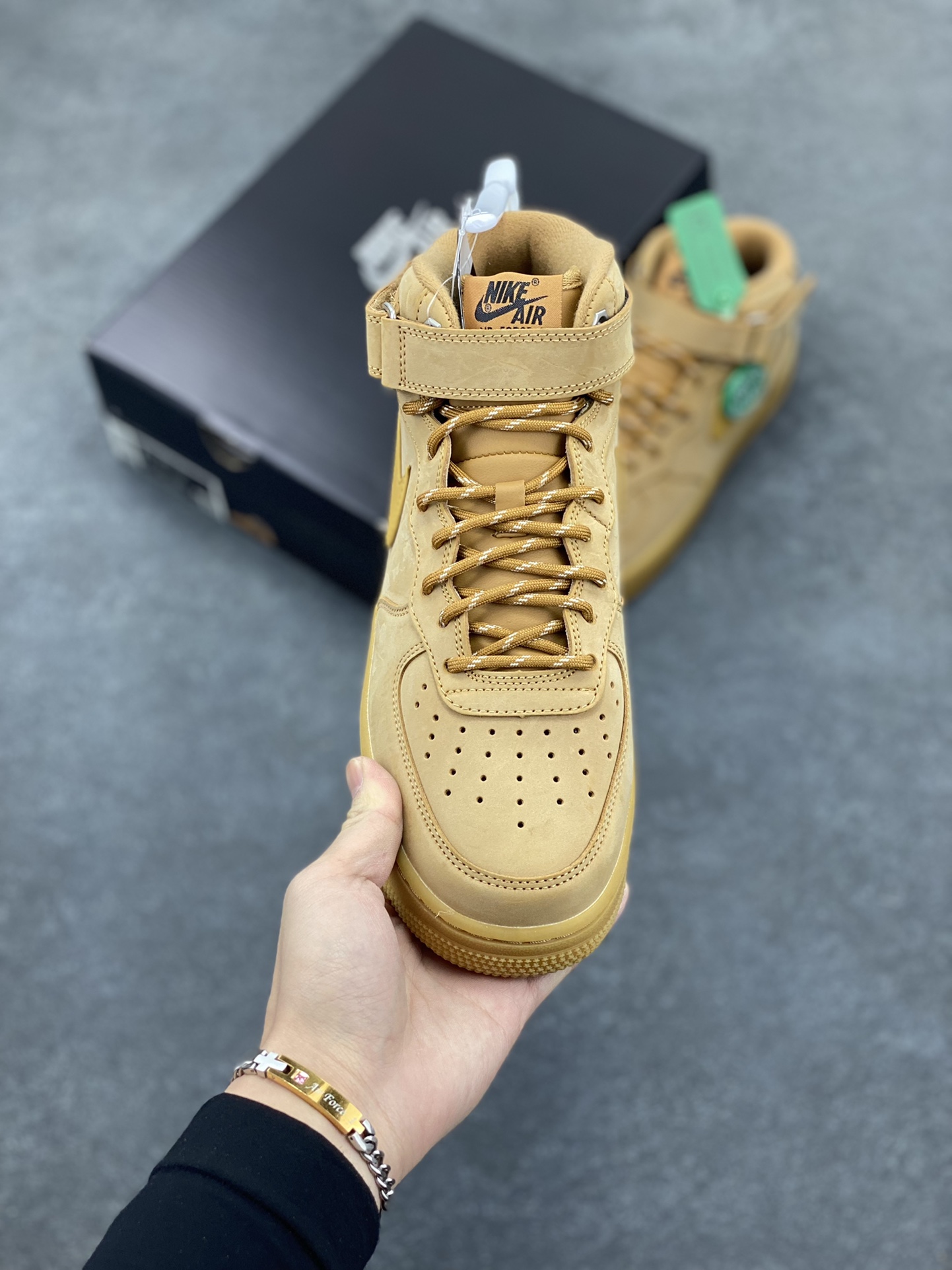 图片[2]-HY版本💯 Nike Air Force 1\’07 空军一号休闲运动板鞋 中帮小麦二代 原楦头原纸板 打造纯正空军版型#专注外贸渠道 全掌内置蜂窝气垫 #原盒配件 原厂中底钢印、拉帮完美 货号：DJ9158-200 尺码：35.5 36 36.5 37.5 38 38.5 39 40 40.5 41 42 42.5 43 44 44.5 45 46 47-选品中心