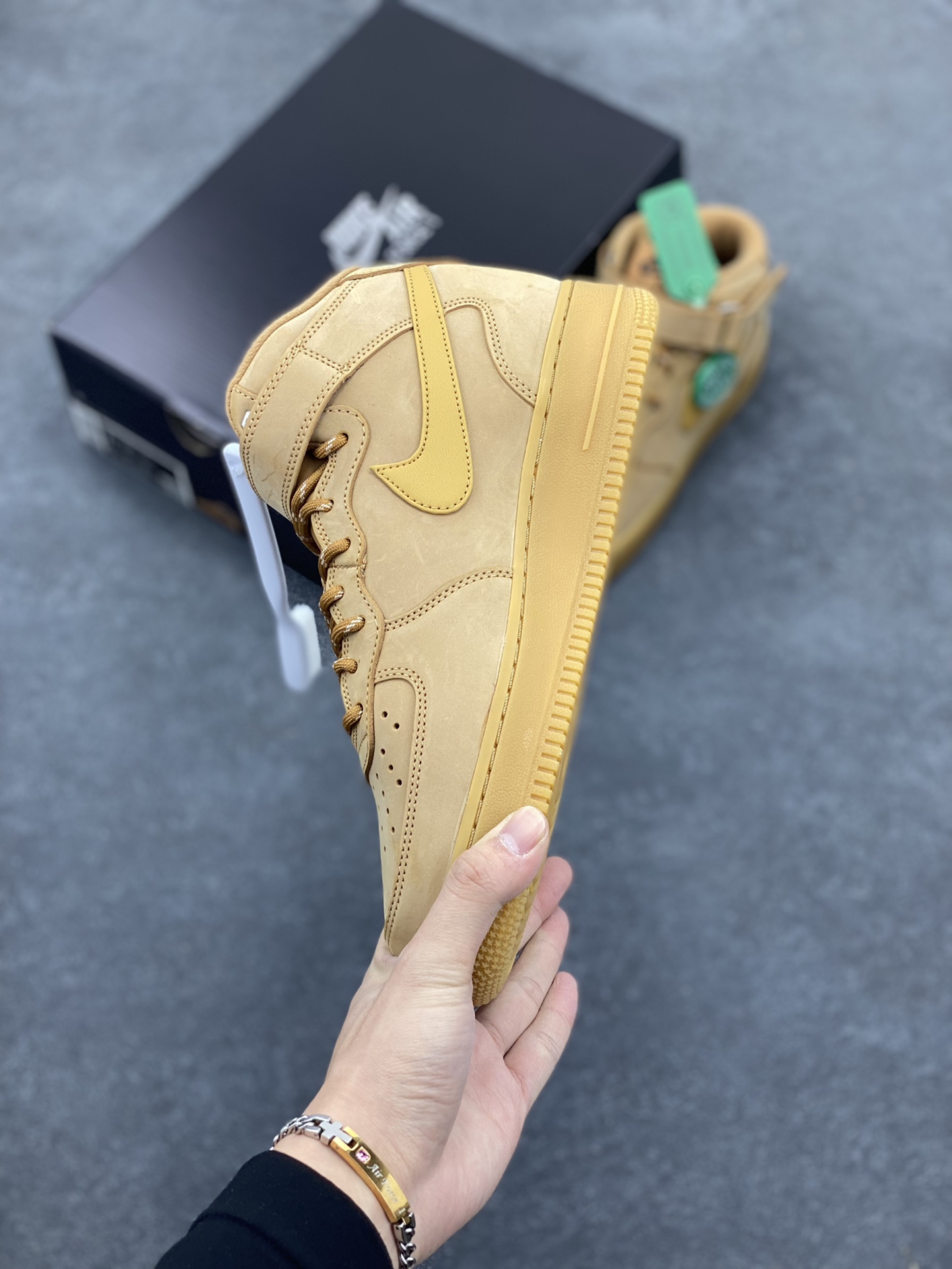 图片[3]-HY版本💯 Nike Air Force 1\’07 空军一号休闲运动板鞋 中帮小麦二代 原楦头原纸板 打造纯正空军版型#专注外贸渠道 全掌内置蜂窝气垫 #原盒配件 原厂中底钢印、拉帮完美 货号：DJ9158-200 尺码：35.5 36 36.5 37.5 38 38.5 39 40 40.5 41 42 42.5 43 44 44.5 45 46 47-选品中心