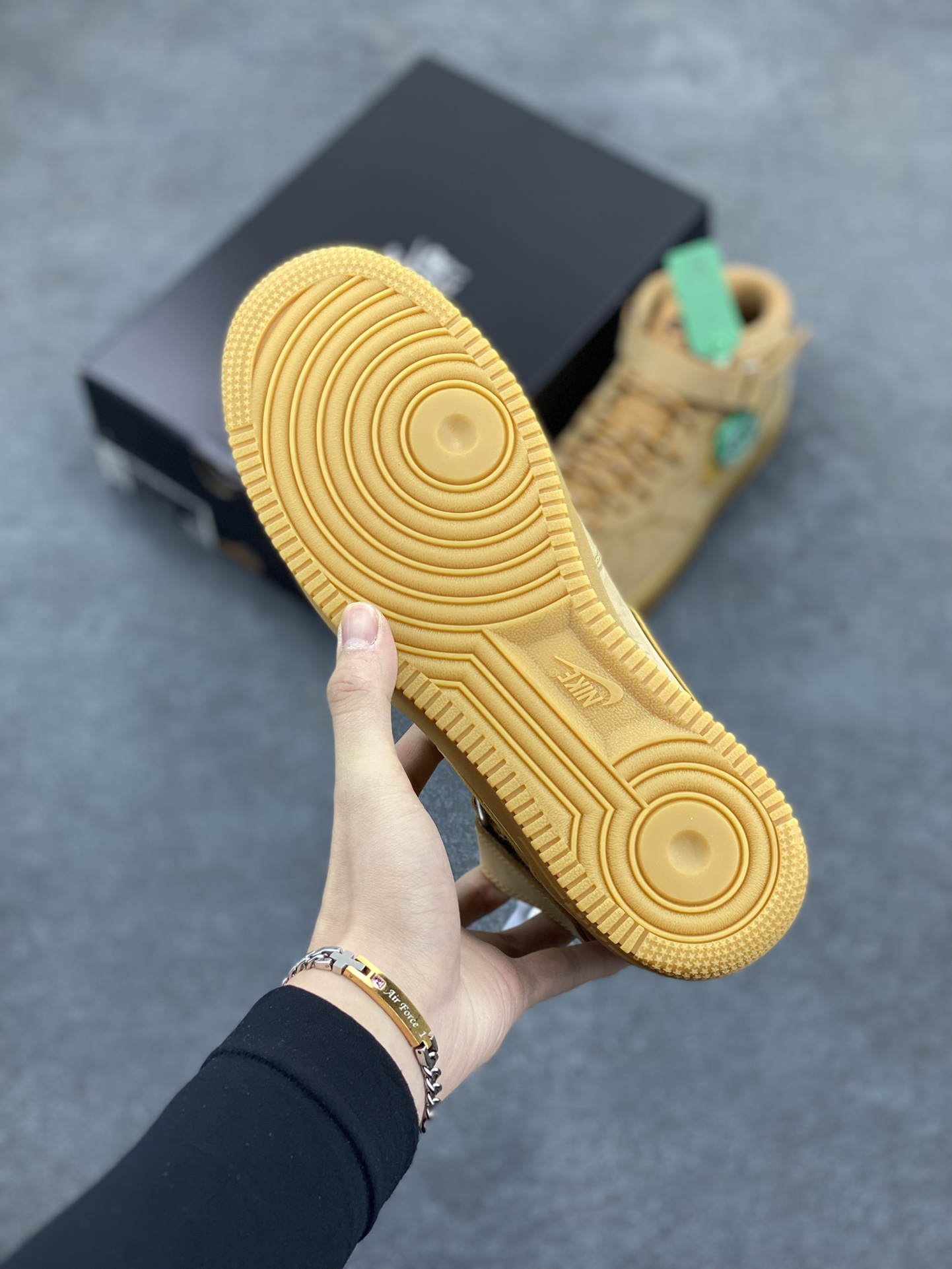 图片[5]-HY版本💯 Nike Air Force 1\’07 空军一号休闲运动板鞋 中帮小麦二代 原楦头原纸板 打造纯正空军版型#专注外贸渠道 全掌内置蜂窝气垫 #原盒配件 原厂中底钢印、拉帮完美 货号：DJ9158-200 尺码：35.5 36 36.5 37.5 38 38.5 39 40 40.5 41 42 42.5 43 44 44.5 45 46 47-选品中心