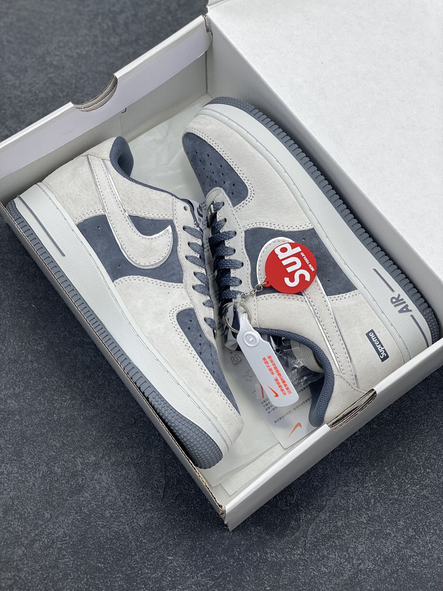 图片[9]-Nike Air Force 1 07 Low “深灰色”全麂皮supreme联名秋冬 空军一号低帮休闲板鞋 3M反光 定制皮料 原盒原包装 原楦头原纸板 纯正版型 正品NFC感应芯片 内置全掌气垫 货号：ME2392-107 尺码：36 36.5 37.5 38 38.5 39 40 40.5 41 42 42.5 43 44 44.5 45-选品中心