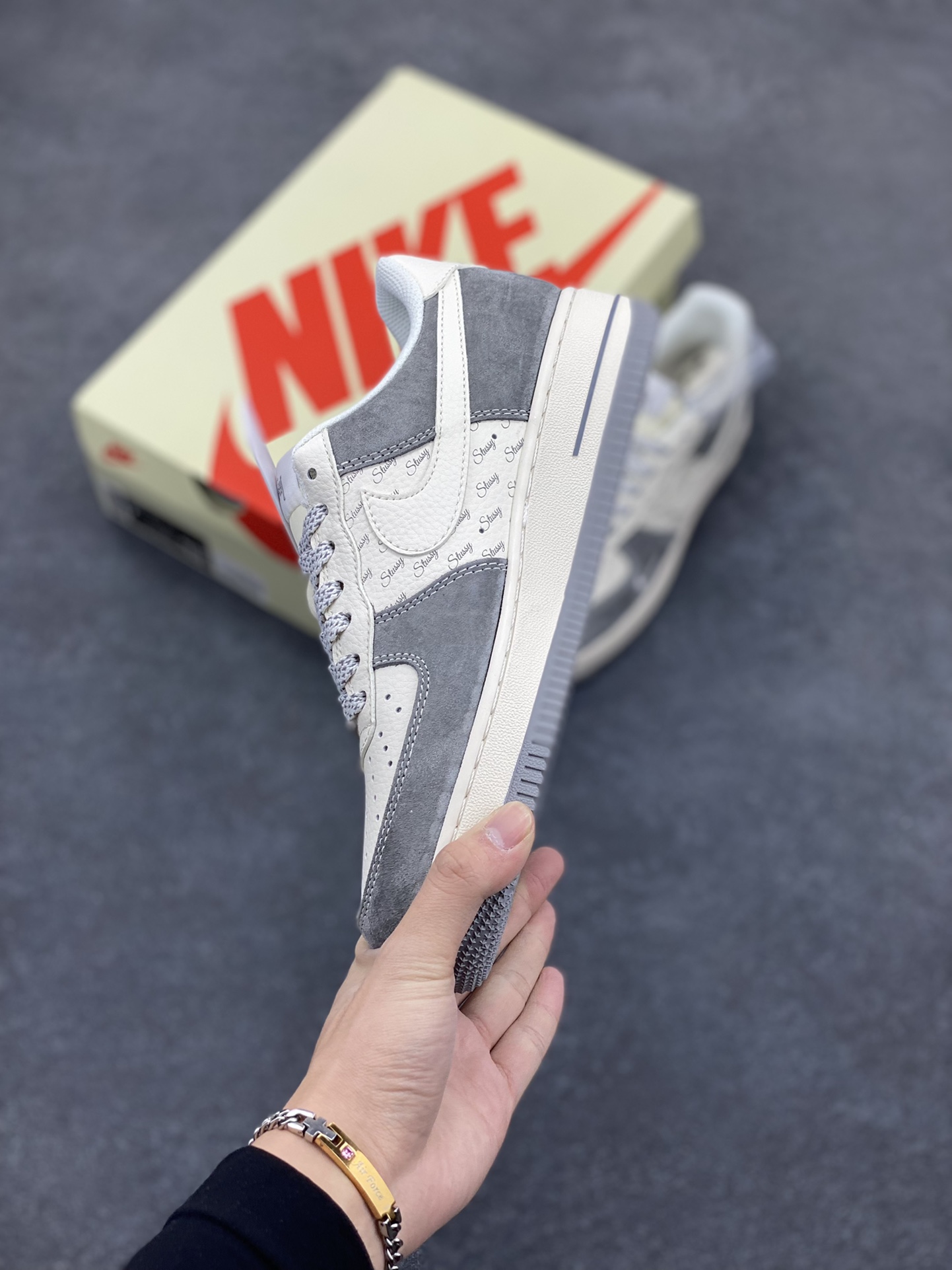 图片[3]-NIke Air Force 1 \’07 Low “斯图西——简约灰”空军一号 低帮 运动鞋 休闲鞋 折边针车 工艺难度大 原楦头原纸板 原装鞋盒 定制五金配件 内置全掌气垫 原厂鞋底 货号：XZ6188-672 尺码：36 36.5 37.5 38 38.5 39 40 40.5 41 42 42.5 43 44 44.5 45-选品中心