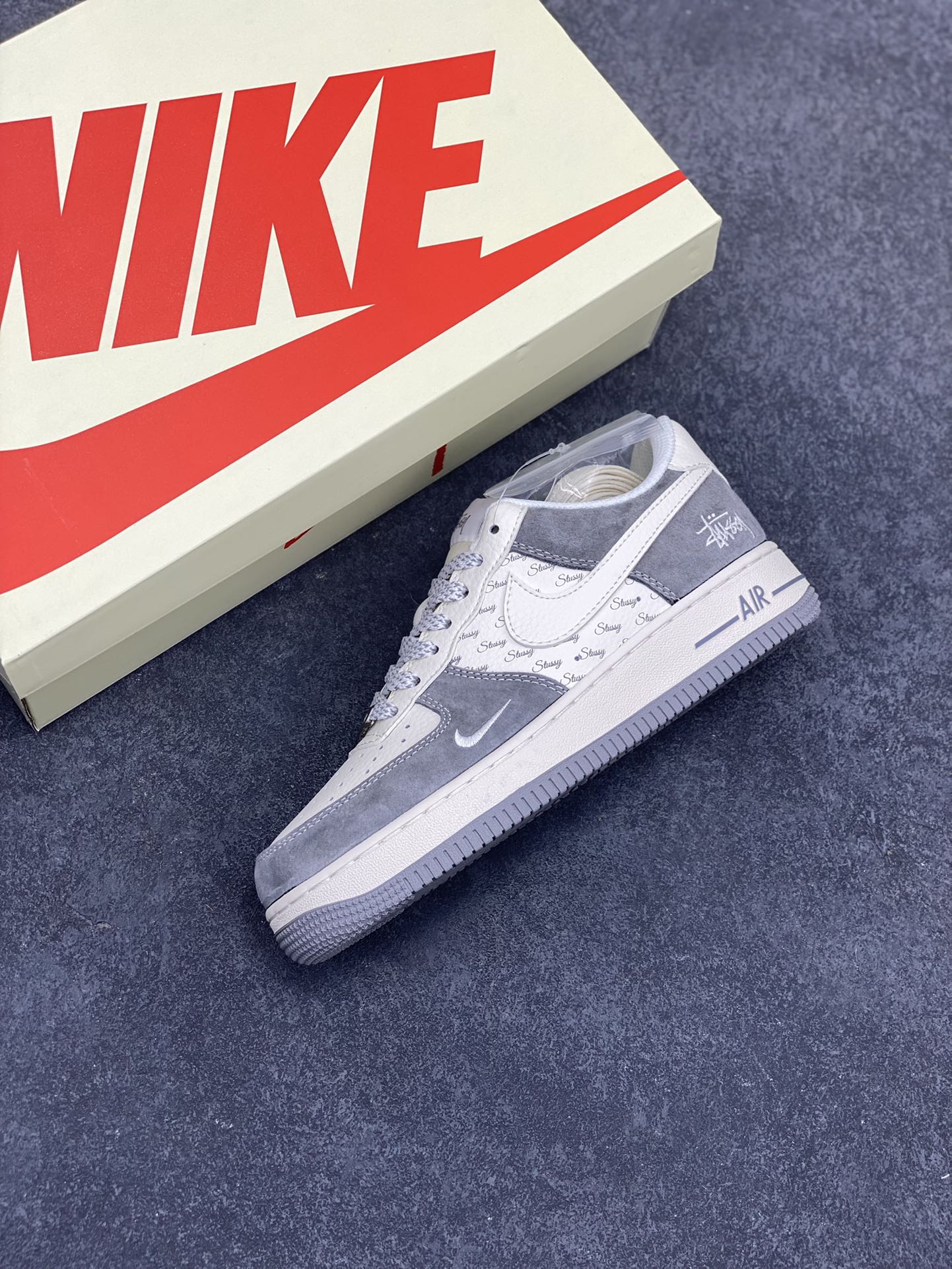 图片[7]-NIke Air Force 1 \’07 Low “斯图西——简约灰”空军一号 低帮 运动鞋 休闲鞋 折边针车 工艺难度大 原楦头原纸板 原装鞋盒 定制五金配件 内置全掌气垫 原厂鞋底 货号：XZ6188-672 尺码：36 36.5 37.5 38 38.5 39 40 40.5 41 42 42.5 43 44 44.5 45-选品中心