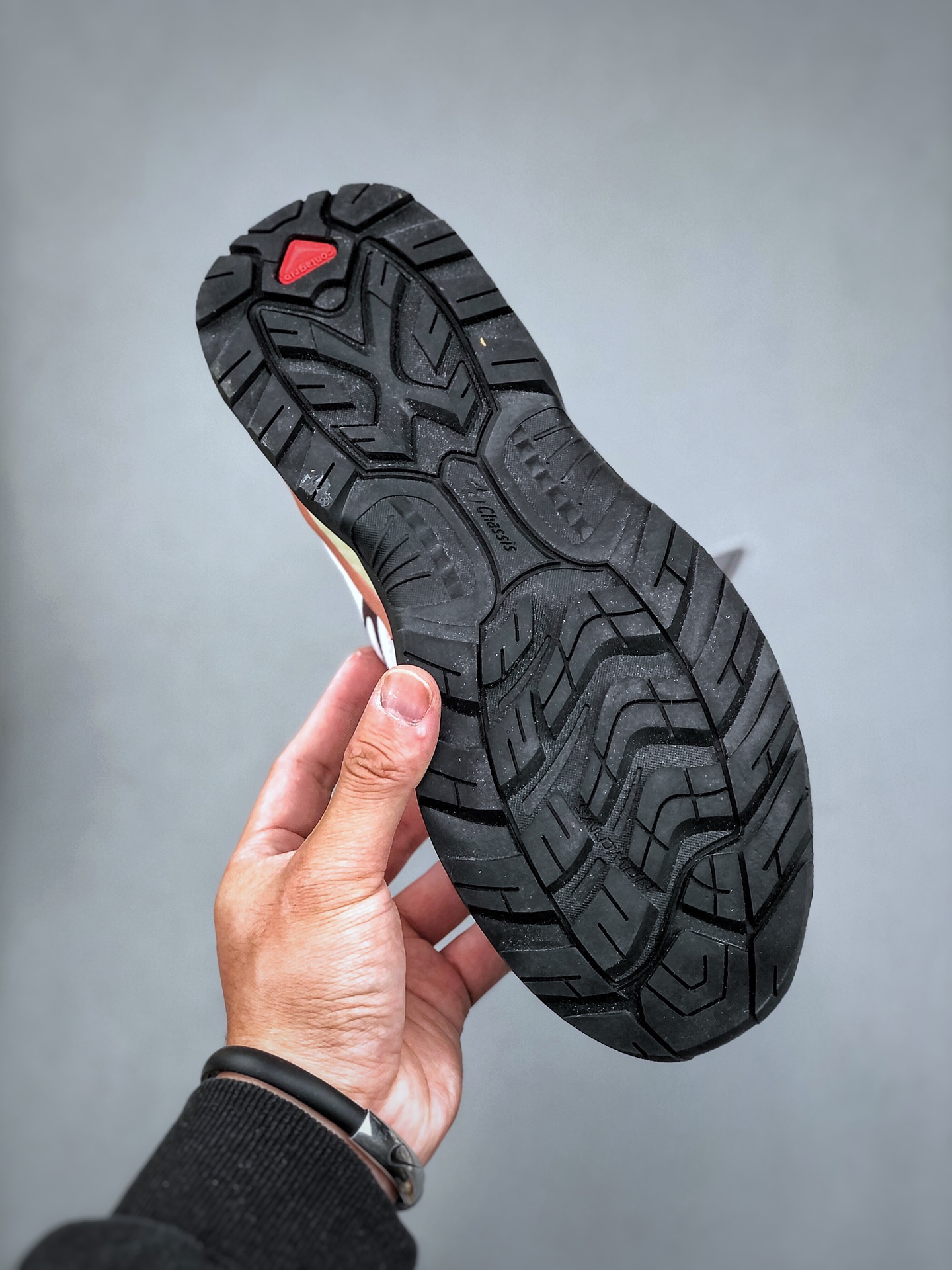 💰公司级300💰纯原360 Salomon XT-6 "GTX" EXPANSE 萨洛蒙户外越野跑鞋 鞋面采用SENSIFIT贴合技术 全方位贴合包裹脚型 鞋跟部鞋底牵引设计 提供强大的抓地性能 更适应野外崎岖不平的道路 其3D ADVANCED CHASSIS底盘 材料轻量大化 钉齿设计更具稳定性、防护性 鞋底易磨损区运用CONTAGRIP高耐磨材料 应对城市硬质路面长距离跑考验 官方货号:417589 26 尺码:35-48(半)nike耐克 空军一号 阿迪达斯adidas 三叶草 椰子350 v2 sb dunk 古驰脏脏鞋 麦昆 匡威1970s 万斯 vans 范斯运动鞋板鞋跑步鞋跑鞋篮球鞋 添柏岚prada普拉达爱马仕香奈儿新百伦 巴黎世家迪奥dior爱步乔丹 air jordan 亚瑟士asics 斯凯奇 斐乐 彪马 锐步 mlb fila 鬼冢虎 lv路易威登 ny 北面 大鹅ugg 莆田鞋 板鞋 樱花粉 af1 高帮 纯白 复古 满天星 解构 鬼冢虎鞋盾 samba小麦色 蓝粉 马卡龙 低帮 独角兽 鬼冢虎鸳鸯 联名 童鞋 冰淇淋 骨白冰蓝 白蓝 黑色 小白鞋 电玩像素 黑白 涂鸦 镭射 雾霾 白色 diy 1970s 夜光 大童 泼墨 中帮 黑武士 洛克公园 魔术贴 情侣 经典 四钩 奶咖色 刮刮乐 白丝绸 白银 3m 反光 白绿夜光 白橙双钩 小雏菊 权志龙 白绿橙 off white 飞线 金钩 冰块 小银钩 笑脸 缝线 剪纸 纯黑 蓝丝绸 情人节限定 白金 蓝白 354 黑曜石 熊猫 像素 冰蓝 四小勾 水晶底 寿桃 洞洞鞋 彩虹像素 灰色 air force 1 黑色 拖鞋 aj4 aj35 aj11 篮球鞋 莆田 aj3 aj6 aj13 aj7 童鞋 儿童鞋 aj312 aj36 黑白奥利奥 传奇蓝 aj32 限量版 飞人拖鞋 康扣 熊猫 北卡蓝 low 白水泥 藤原浩 aj34郭艾伦 影子灰 蒂芙尼绿 aj10 倒钩 aj9 冰雪奇缘 黑曜石 aj31 aj270 球鞋 大魔王 冰激凌 樱木花道 热熔岩 迪奥联名 胭脂红 凉鞋 aj15 满天星 水泥灰 芝加哥 鸳鸯 aj28 情侣 aj28 樱花粉 电玩像素 北卡蓝 小迪奥 粉色 樱花粉 电玩像素 烟灰 变色龙 兵马俑 大巴黎 aj16 兔八哥 马卡龙 大学蓝 aj30 黑水泥 白蛇 叶绿素 火影 白水泥 情人节限定 粉蛇 黑红 球鞋gtcut kobe球鞋 zoom kobe 500黑武士 2022r nike星空 gt球鞋 zoom跑鞋 纽巴伦990 nikecourt女鞋 zoom aj1 nb827 斐乐hike nike青花瓷 aj镭射 科6 next跑鞋 宇航员2.0 小白鞋 男鞋 运动鞋 斯凯奇 斐乐 板鞋 aj 彪马 新百伦 亚瑟士 new balance adidas 阿迪达斯 篮球鞋 空军一号 纯白 跑步鞋 vision street wear puma 女运动休闲鞋 nb 情侣鞋 球鞋 dunk 美津浓 欧文7 运动鞋女款跑步鞋 休闲男鞋 aj1 拖鞋 耐克鞋男新款 鞋子 童鞋 男款 飞马 zoom 超级飞马 跑鞋 老爹鞋 air max 儿童鞋子 男士 飞马38 m2k 日落 黑白熊猫 女款 飞马39 男款 阿甘鞋 飞马37 夏季 dunk sb 华夫鞋 凉鞋 开拓者 夏款 毛毛虫 气垫 air zoom 休闲鞋 高帮 帆布鞋 sacai 2022 vapormax 赤足 飞马36 af1 紫葡萄 树莓紫 winflo8 court女鞋 网鞋 zoom 破二 dc0774 拖鞋 superfly 子弹头 dunk黑白熊猫 blazer max270 欧文7 小童鞋 阿尔法 欧文8 登月 星空 莆田 黑武士 airmax97 贝壳头 三叶草 boost forum 椰子鞋 yeezy neo 暗夜精灵 金标 椰子 350 v2 ultraboost 清风 阿尔法 涉水鞋 ub21 ub22 forum84 ub nmd 爆米花 pro2 cut supernova x9000 椰子500 小椰子 forum low 史密斯 椰子700 樱花系列女鞋 新百伦530 327 574 5740 满天星 992 550 990 303 nb2002ra 302 元祖灰 993 990v5 nb300 ms327 580 999 nb327新百伦 新百伦878 nb300 5740奶茶色 m5740nb5740 997 608 452 nbms327 992元祖灰 996 880 低帮 倒钩 aj1 low 北卡蓝 黑曜石 倒钩藤原浩鞋 芝加哥 禁穿 小迪奥aj1 aj1大学蓝 樱花粉 烟灰 闪电倒钩 mid 影子灰 白丝绸 黑红脚趾 黑红 马卡龙 小dior 蒂芙尼绿 黑脚趾 小摩卡 蜘蛛侠 兔八哥 莆田纯原 纯白 中帮 黑粉脚趾 鸳鸯 low摩卡棕 扣碎 倒钩低帮 小闪电 凯尔特人 芝加哥ow联名 灰白 红豆奶茶 叛逆 换底 扣碎篮板 摩卡棕 迪奥联名鞋 皇家蓝 低帮女鞋倒钩白棕 泡泡糖 黑粉脚趾 北卡蓝低帮 黑绿脚趾 影子灰 蒂芙尼绿 黑脚趾 浆果粉 扣碎篮板 鸳鸯 冰淇淋 白丝绸 激光蓝 offwhite联名 黑粉脚趾 蓝 水洗丹宁 情人节 午夜蓝 凯尔特人 泡泡糖 男鞋 女鞋 夏季 儿童 拖鞋 小众鞋 篮球鞋 凉鞋 运动鞋 跑步鞋 童鞋 板鞋 日落 足球鞋 小白鞋 跑鞋 老爹鞋 zoom 超级飞马 36 37 38 sb dunk 鞋子 新款 m2k air max 薄款 赤足5.0 星空 登月 回到未来 vapormax 超轻 网鞋 气垫鞋 阿甘鞋 休闲鞋 47 blazer 高帮 樱花粉 free vaporfly 情侣 子弹头 华夫鞋 欧文7 lebron18 joyride fly3 max270 杜兰特5 毛毛虫 黑武士 限量版 忍者 马拉松 winflo7 kyrie7 ep 莆田鞋 板鞋 樱花粉 af1 高帮 纯白 复古 满天星 解构 鞋盾 小麦色 蓝粉 马卡龙 低帮 独角兽 鸳鸯 联名 童鞋 冰淇淋 骨白冰蓝 白蓝 黑色 小白鞋 电玩像素 黑白 涂鸦 镭射 雾霾 白色 diy 夜光 大童 泼墨 中帮 黑武士 洛克公园 魔术贴 情侣 经典 四钩 奶咖色 刮刮乐 白丝绸 白银 3m 反光 白绿夜光 白橙双钩 小雏菊 权志龙 白绿橙 off white 飞线 金钩 冰块 小银钩 笑脸 缝线 剪纸 纯黑 蓝丝绸 情人节限定 白金 蓝白 354 黑曜石 熊猫 像素 冰蓝 四小勾 水晶底 寿桃 洞洞鞋 彩虹像素 灰色 air force 1 黑色 拖鞋 aj4 aj35 aj11 篮球鞋 莆田 aj3 aj6 aj13 aj7 童鞋 儿童鞋 aj312 aj36 黑白奥利奥 传奇蓝 aj32 限量版 飞人拖鞋 康扣 熊猫 北卡蓝 low 白水泥 藤原浩 aj34郭艾伦 影子灰 蒂芙尼绿 aj10 倒钩 aj9 冰雪奇缘 黑曜石 aj31 aj270 球鞋 大魔王 冰激凌 樱木花道 热熔岩 迪奥联名 胭脂红 凉鞋 aj15 满天星 水泥灰 芝加哥 鸳鸯 aj28 情侣 aj28 樱花粉 电玩像素 北卡蓝 小迪奥 粉色 樱花粉 电玩像素 烟灰 变色龙 兵马俑 大巴黎 aj16 兔八哥 马卡龙 羽绒服 冲锋衣 卫衣大学蓝 aj30 黑水泥 白蛇 叶绿素 火影 白水泥 情人节限定 粉蛇 迪奥dior