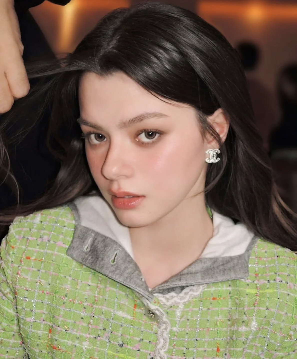 NO:631390,88180 Small size arrived today, 25C new white enamel rhinestone double C stud earrings. The rhinestones are wrapped in transparent resin, which looks particularly sparkling and clear. The white enamel stroke details are exquisite and very noble. They are made of the same brass material. Swarovski diamonds. You can earn money by buying them. Studs and earrings come with picture packaging, earrings, Cardia high-end jewelry1986090988180 今日到货小号尺寸 25C新款白色珐琅水钻双C耳钉 水钻裹在透明树脂里 显得格外闪耀清透 白色珐琅描边细节精致感非常贵气 z一致黄铜材质 施华洛钻 买到赚到 耳钉耳环带图片包装,,earrings,卡迪亚高端饰品,Jewelry