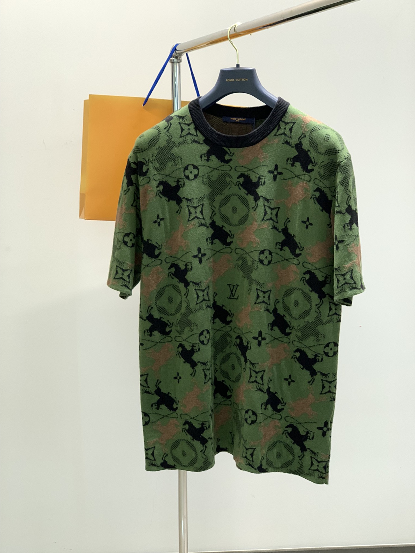 ，LouisVuitton 路易威登，2025春夏最新款，专柜同步有售，原单狠货，时尚休闲圆领针织短袖T