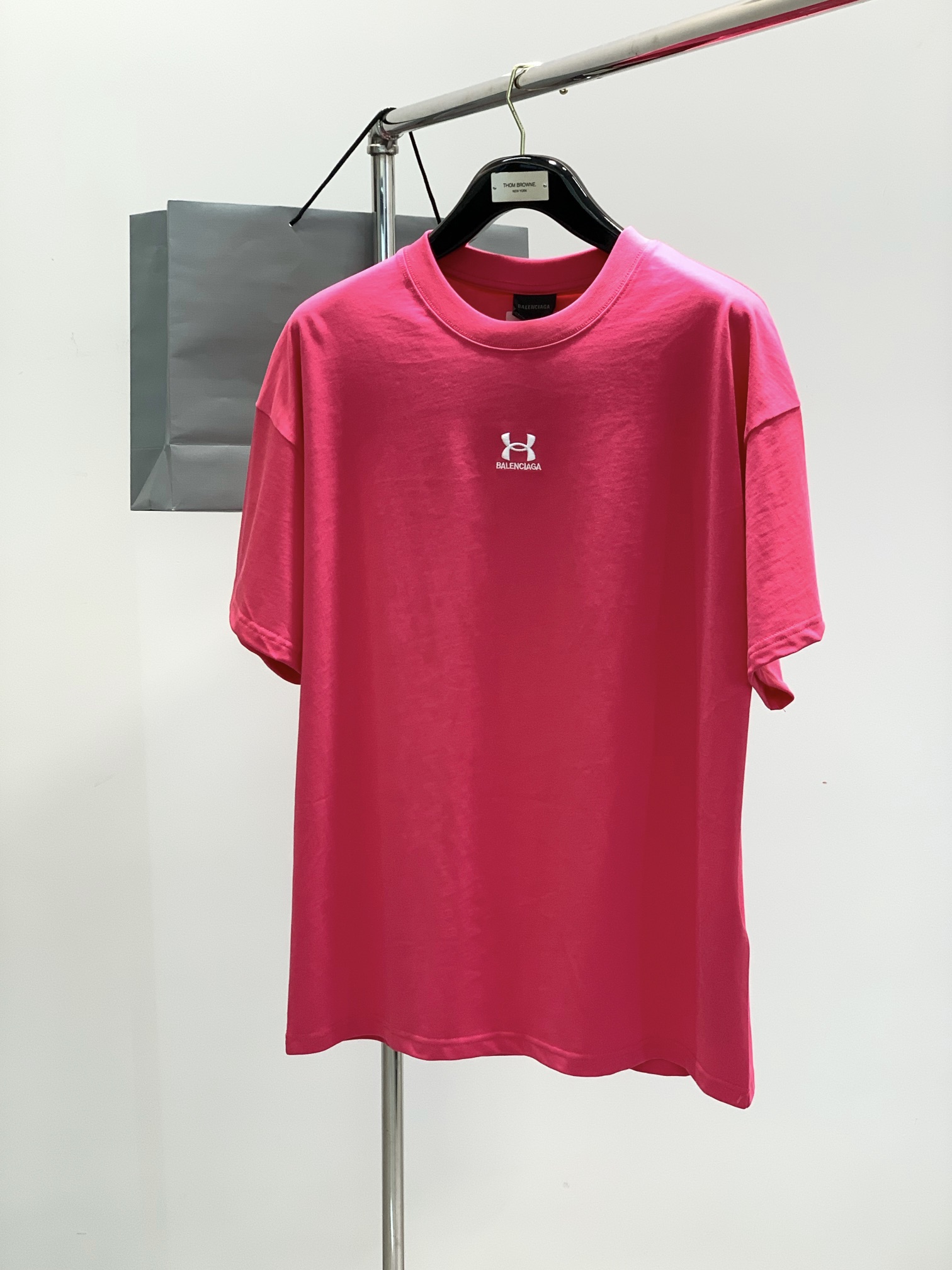 ，Balenciaga 巴黎世家，2025春夏最新款，专柜同步有售，原单狠货，爆款时尚休闲圆领短袖T恤，