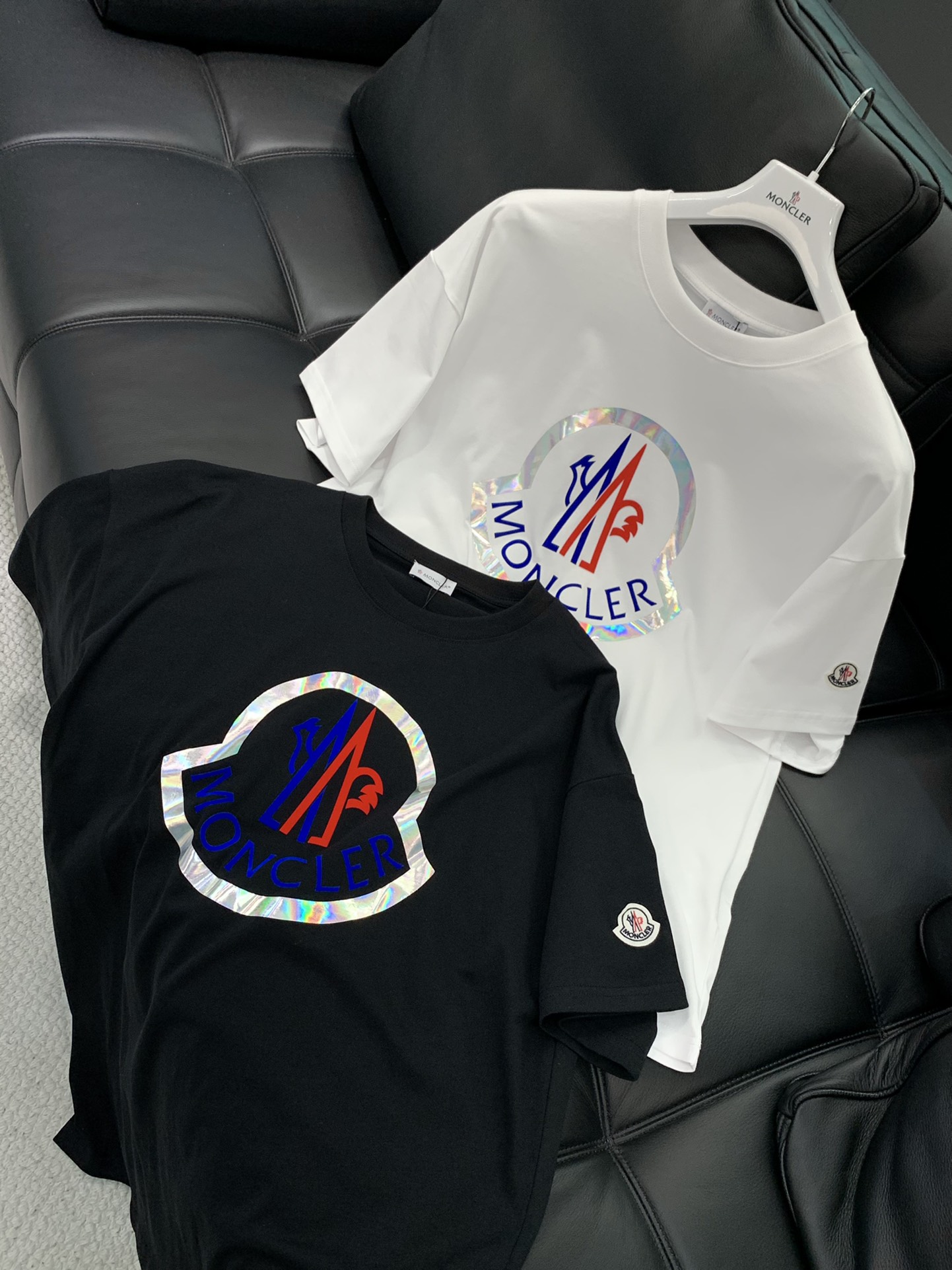 ，Moncler 蒙口，2025夏季最新品，专柜同步有售，原单狠货，时尚休闲圆领短袖T恤，上身舒适！吸睛